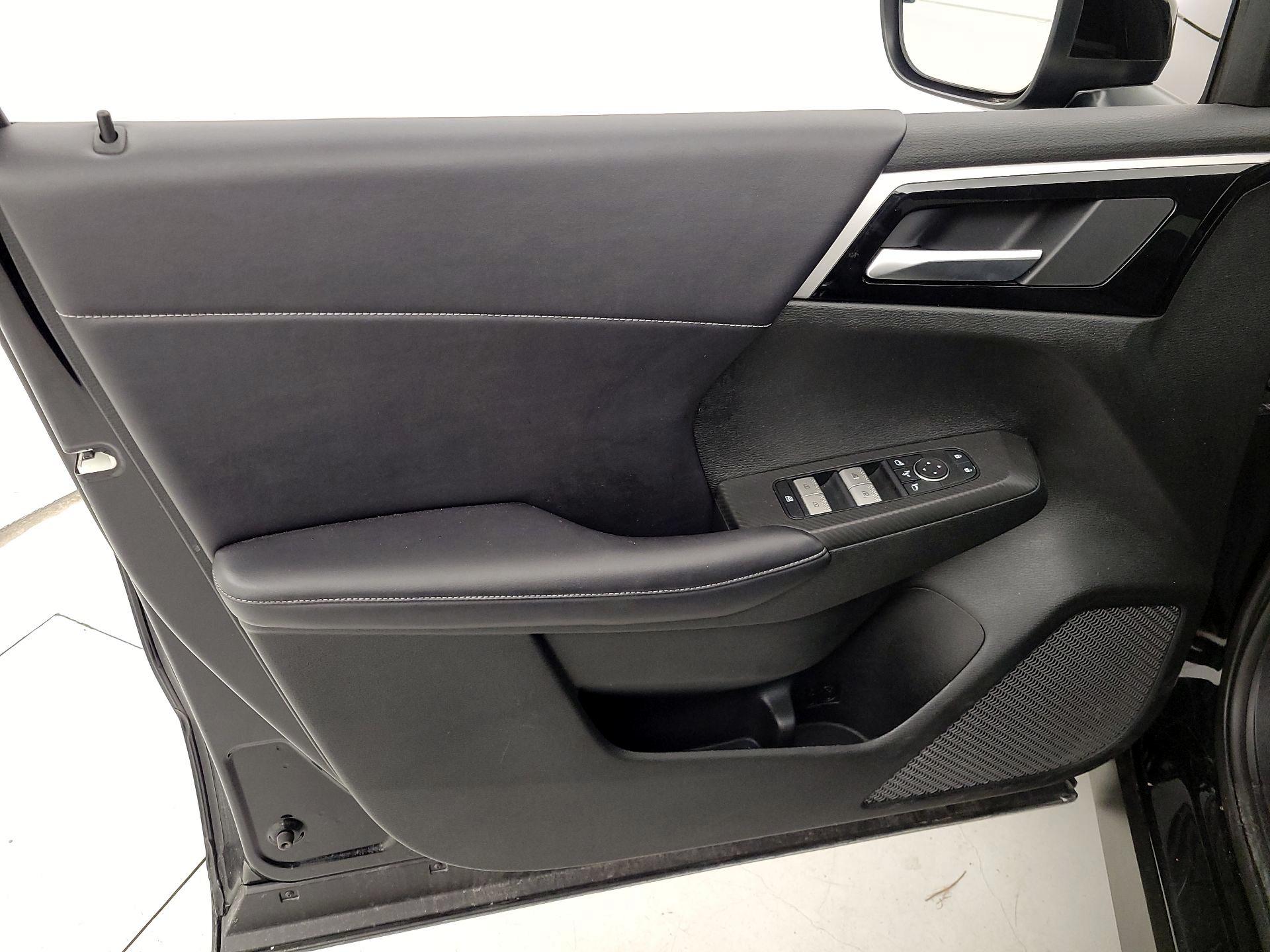 Thumbnail: 2024 Mitsubishi Outlander - 12