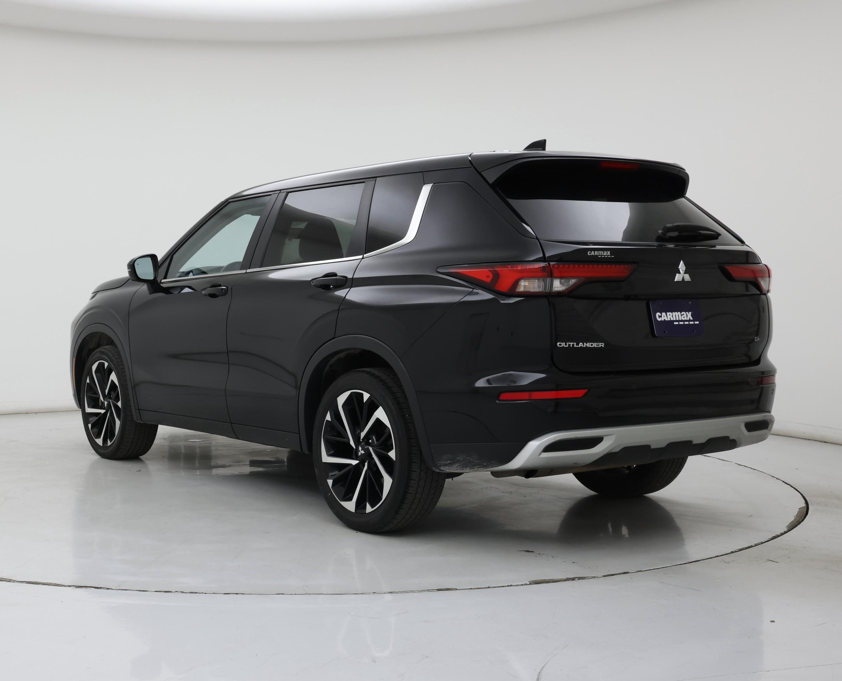 Thumbnail: 2024 Mitsubishi Outlander - 2