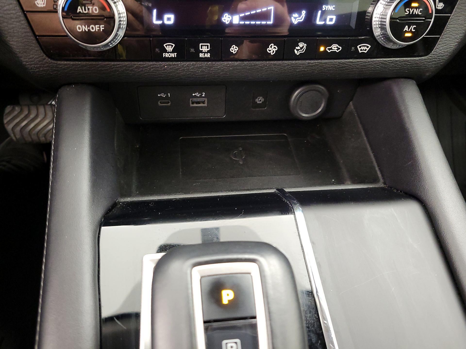 Thumbnail: 2024 Mitsubishi Outlander - 19