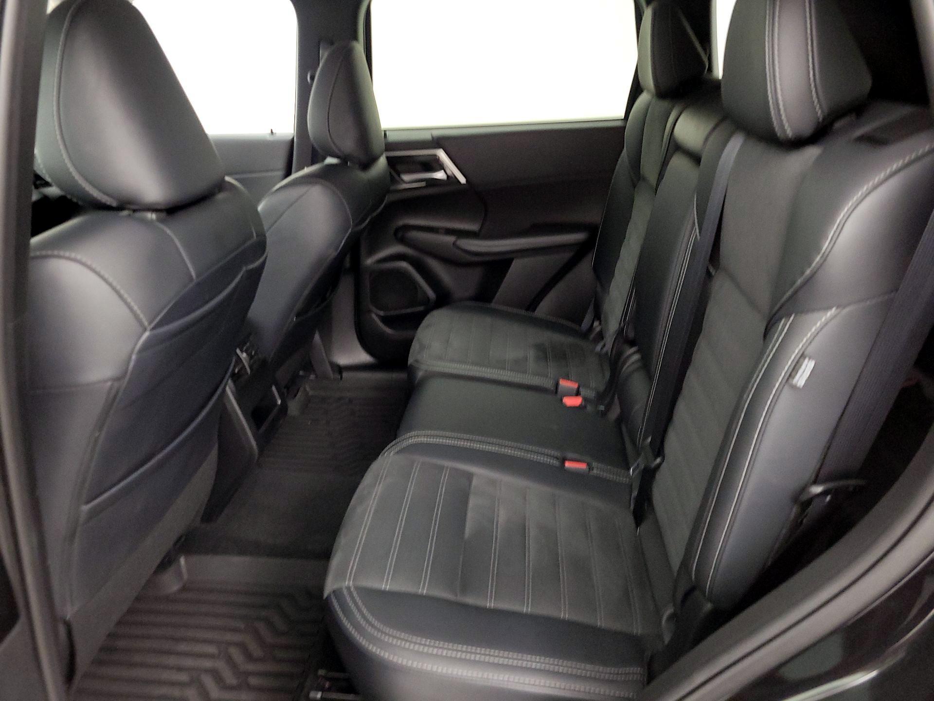 Thumbnail: 2024 Mitsubishi Outlander - 20