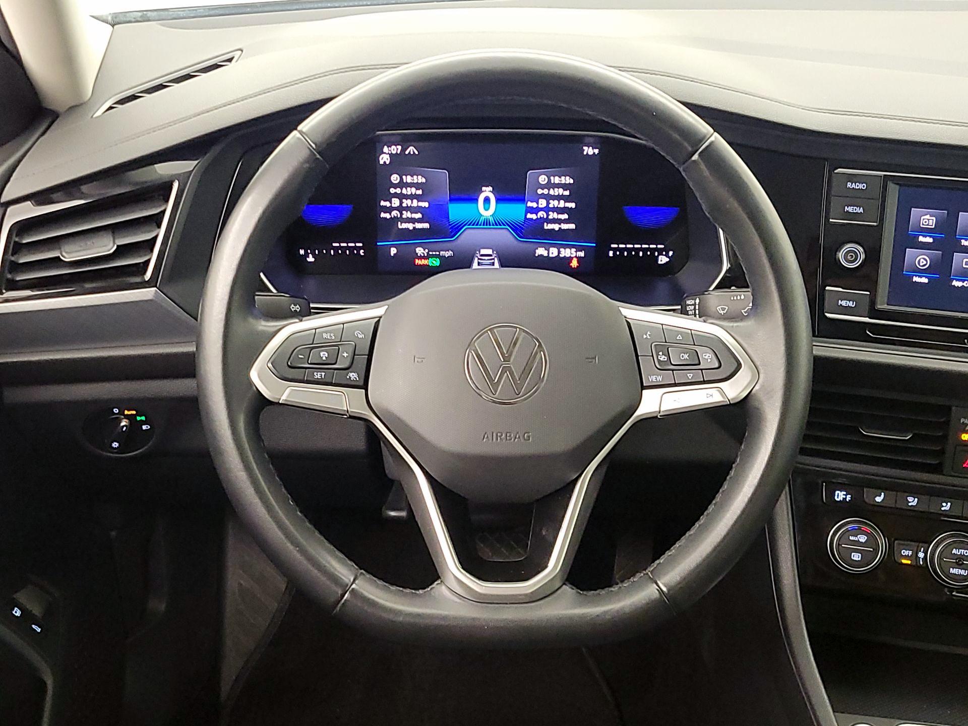 Thumbnail: 2024 Volkswagen Jetta - 10