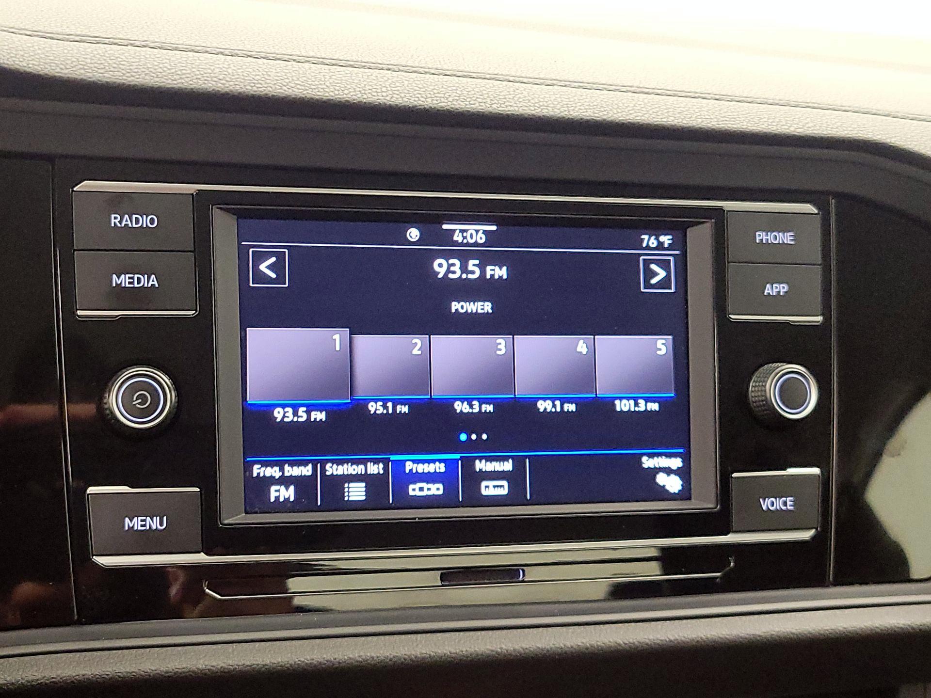 Thumbnail: 2024 Volkswagen Jetta - 15