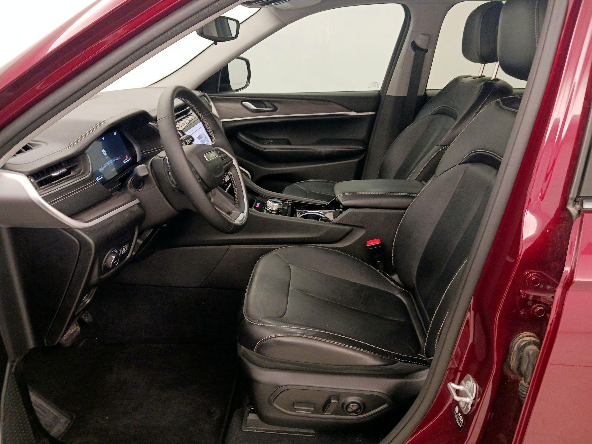 Thumbnail: 2022 Jeep Grand Cherokee - 11