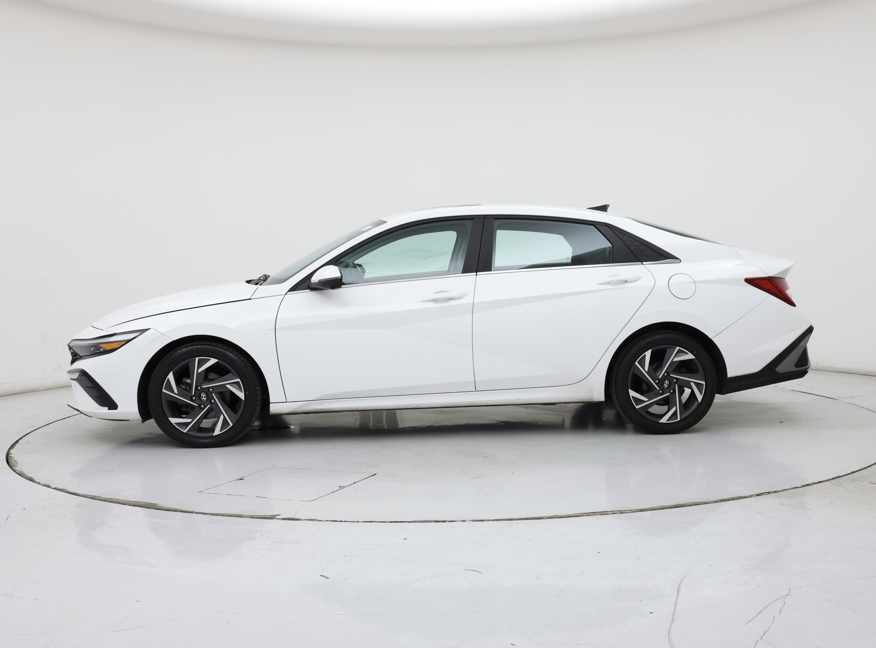 Thumbnail: 2024 Hyundai Elantra - 3