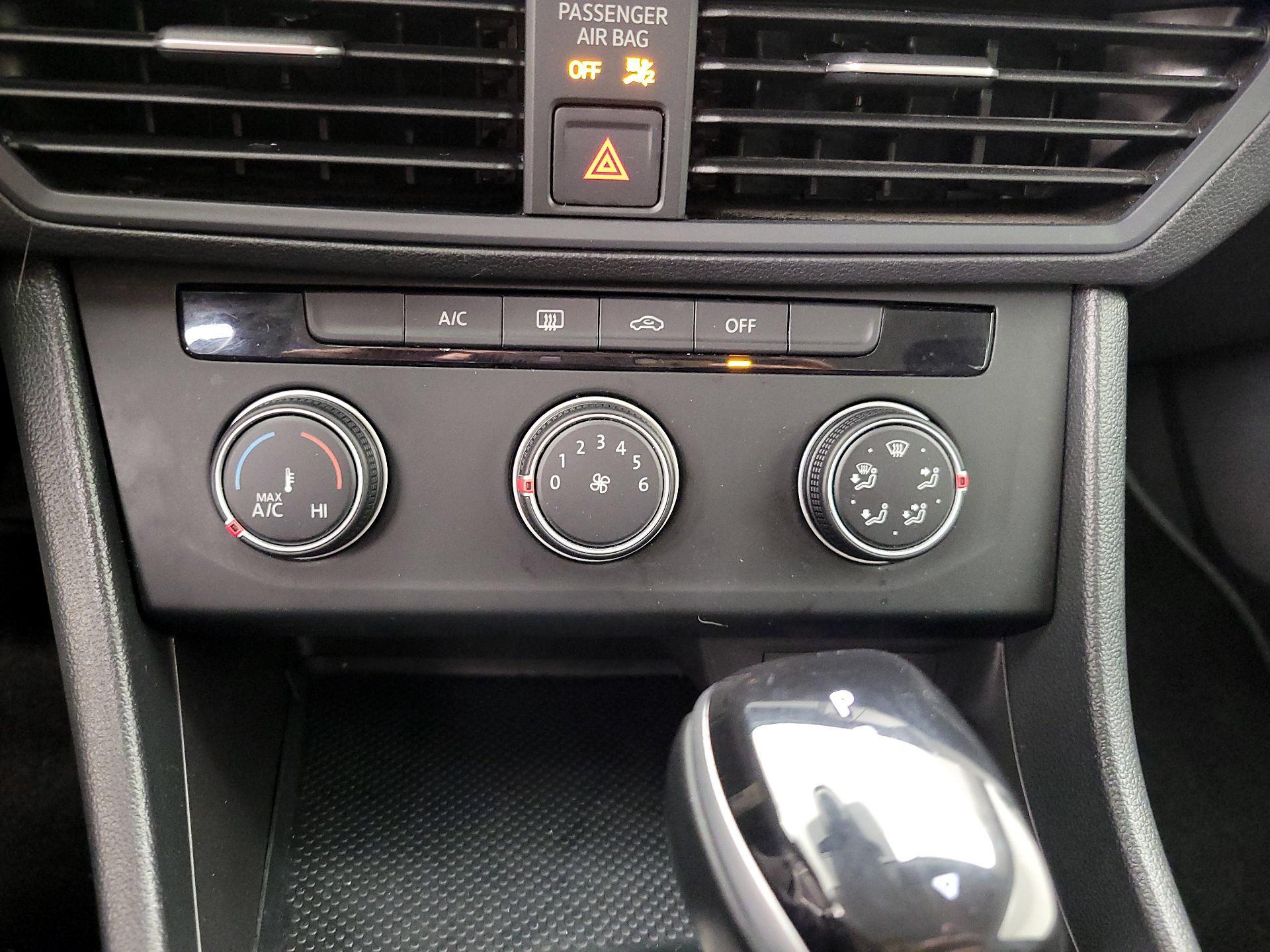 Thumbnail: 2024 Volkswagen Jetta - 16