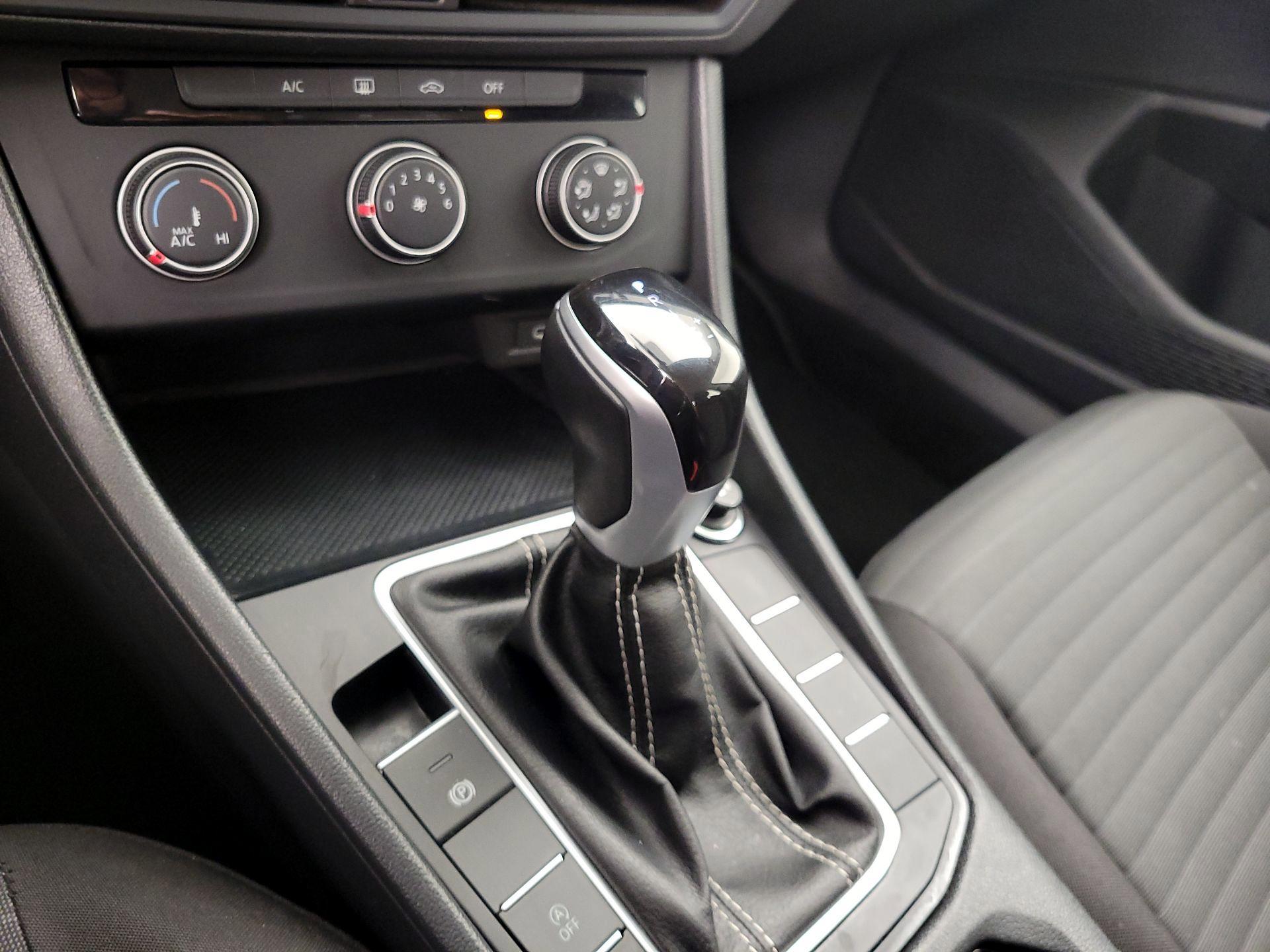 Thumbnail: 2024 Volkswagen Jetta - 17