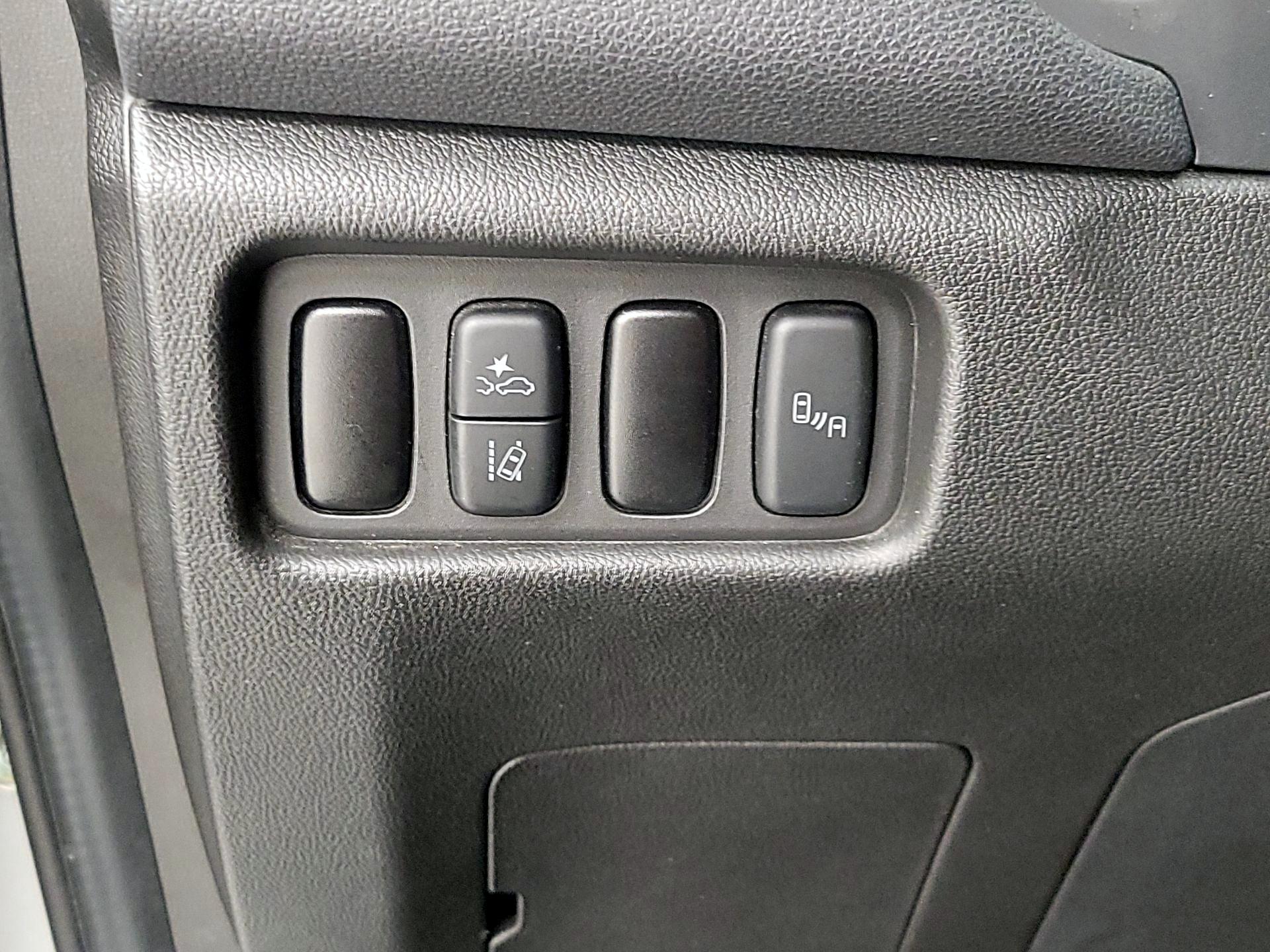 Thumbnail: 2024 Mitsubishi Outlander Sport - 13