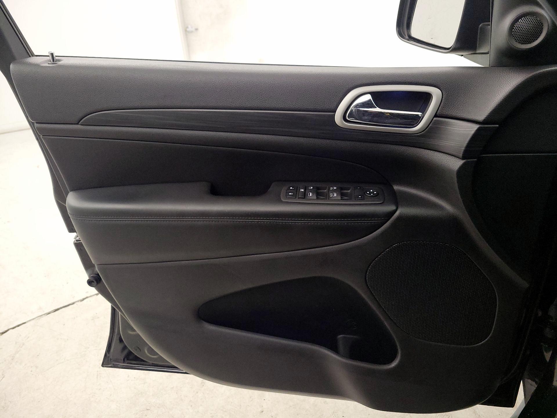 Thumbnail: 2021 Jeep Grand Cherokee - 12