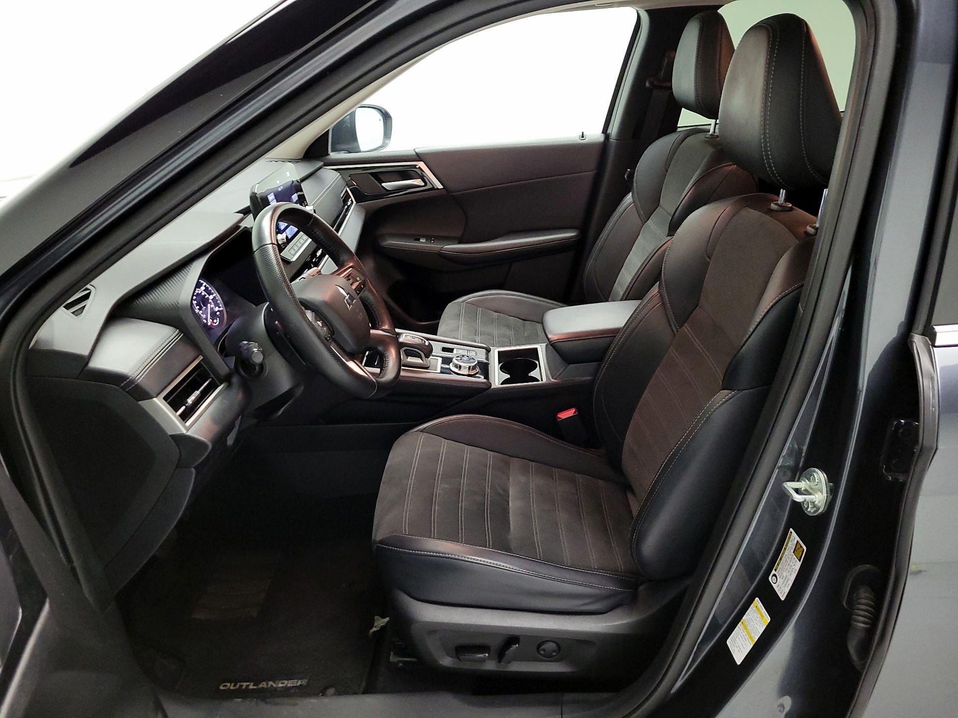 Thumbnail: 2024 Mitsubishi Outlander - 11