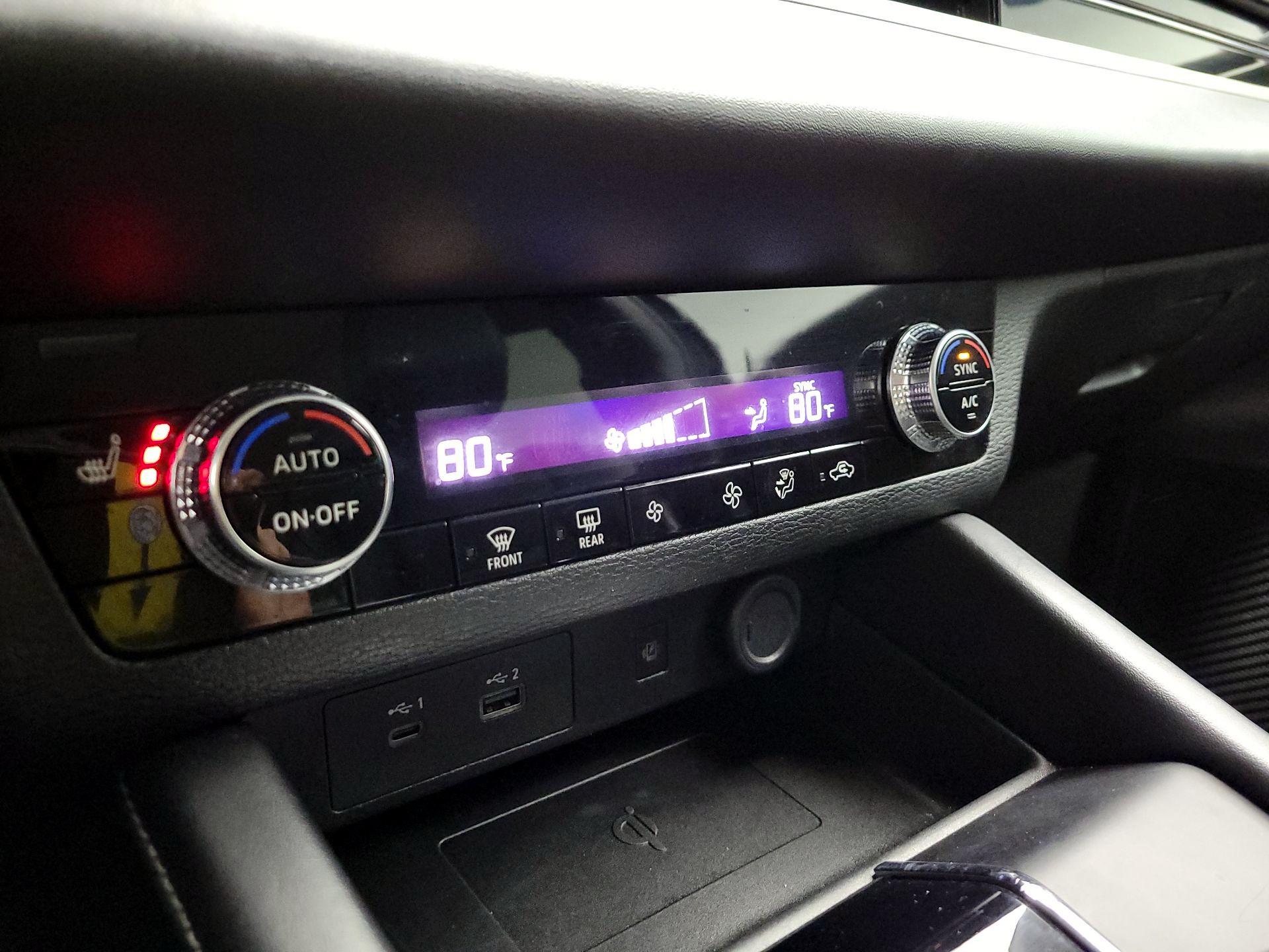 Thumbnail: 2024 Mitsubishi Outlander - 16