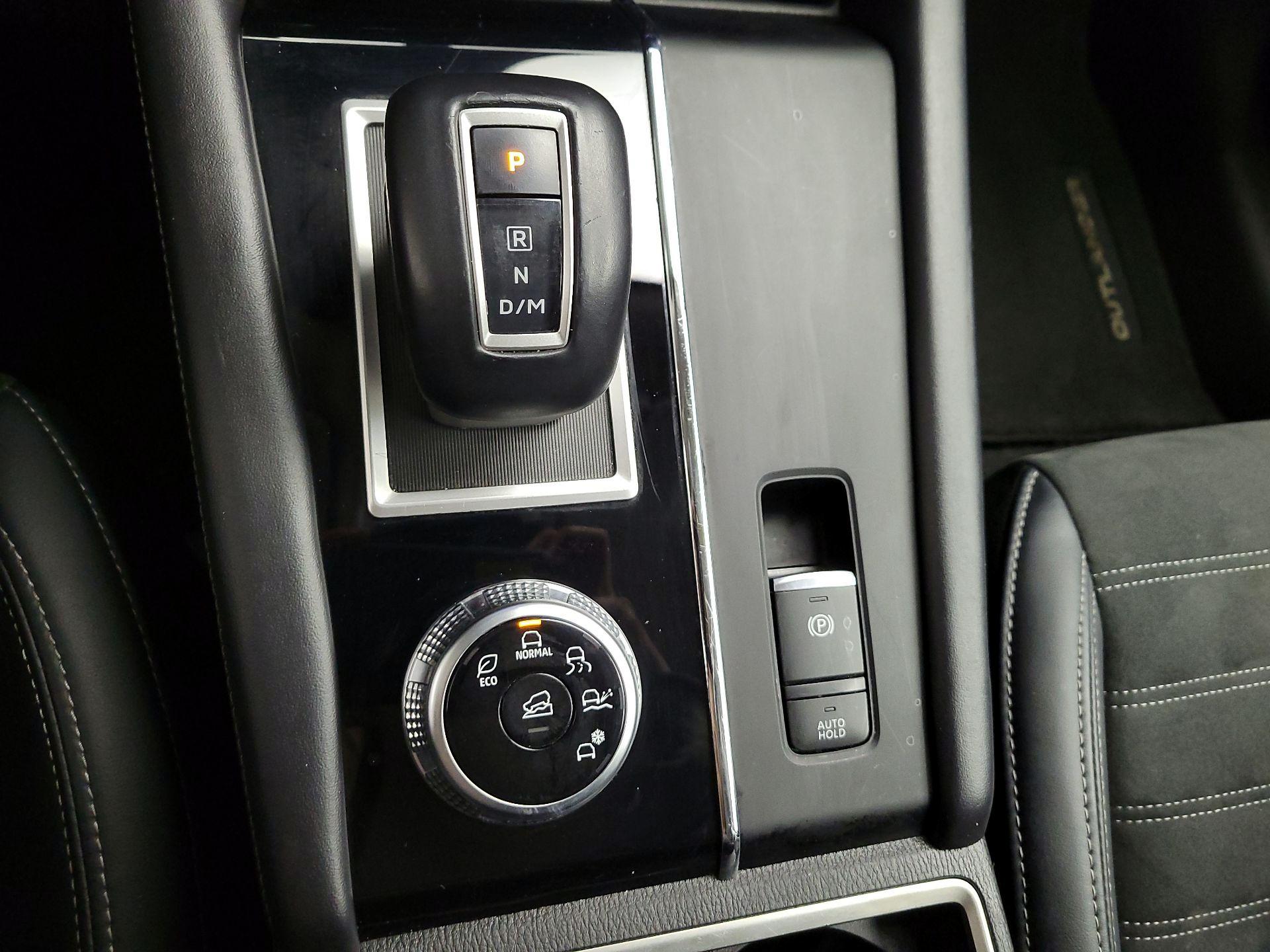 Thumbnail: 2024 Mitsubishi Outlander - 17