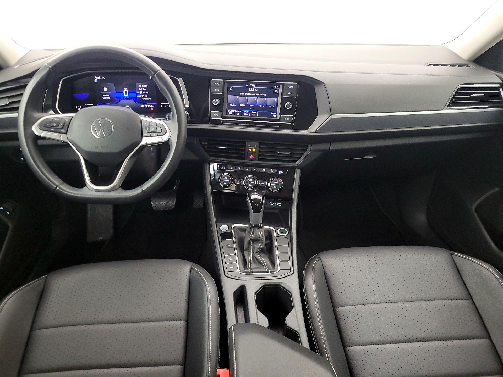 Thumbnail: 2024 Volkswagen Jetta - 9