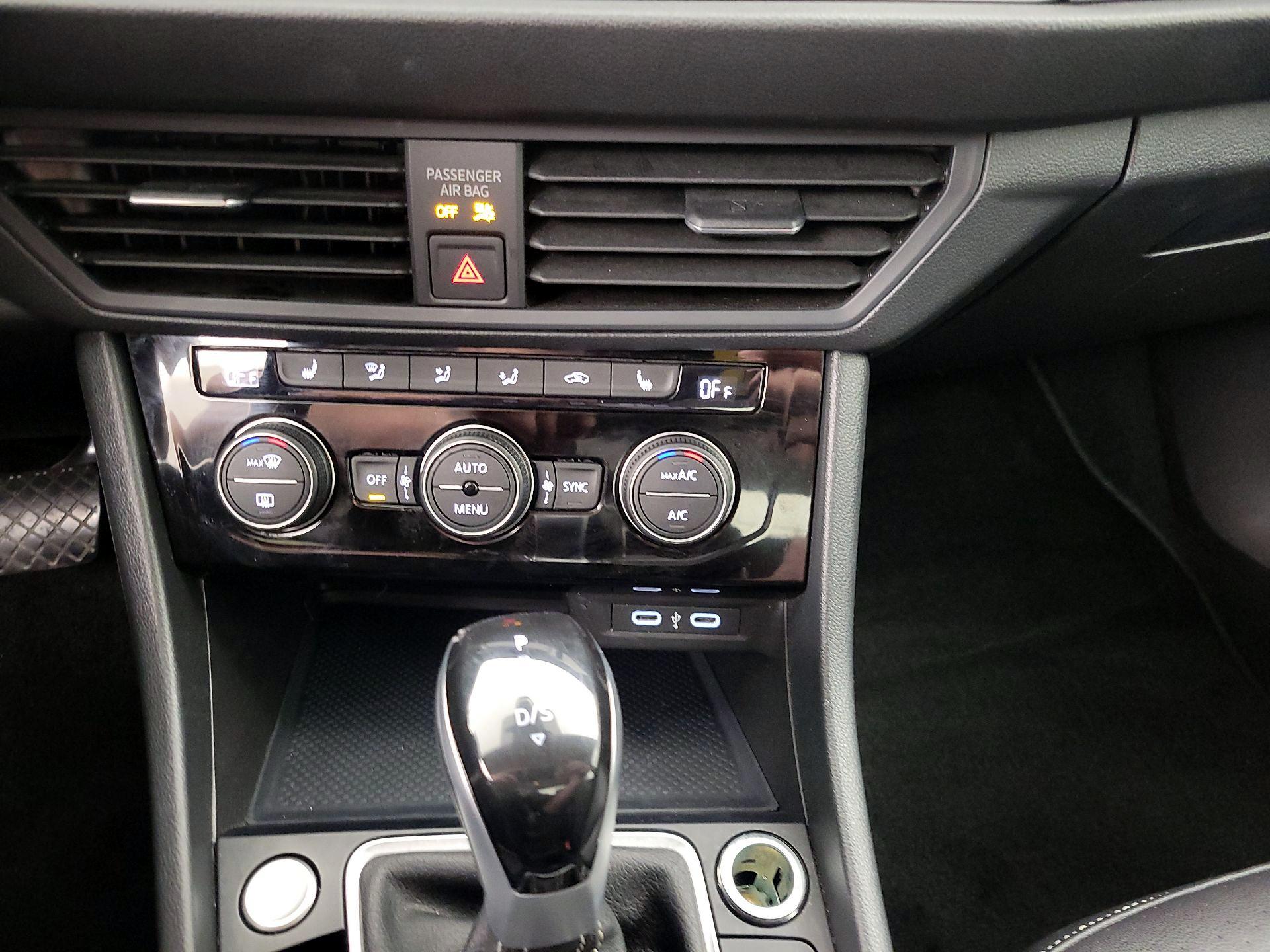 Thumbnail: 2024 Volkswagen Jetta - 16