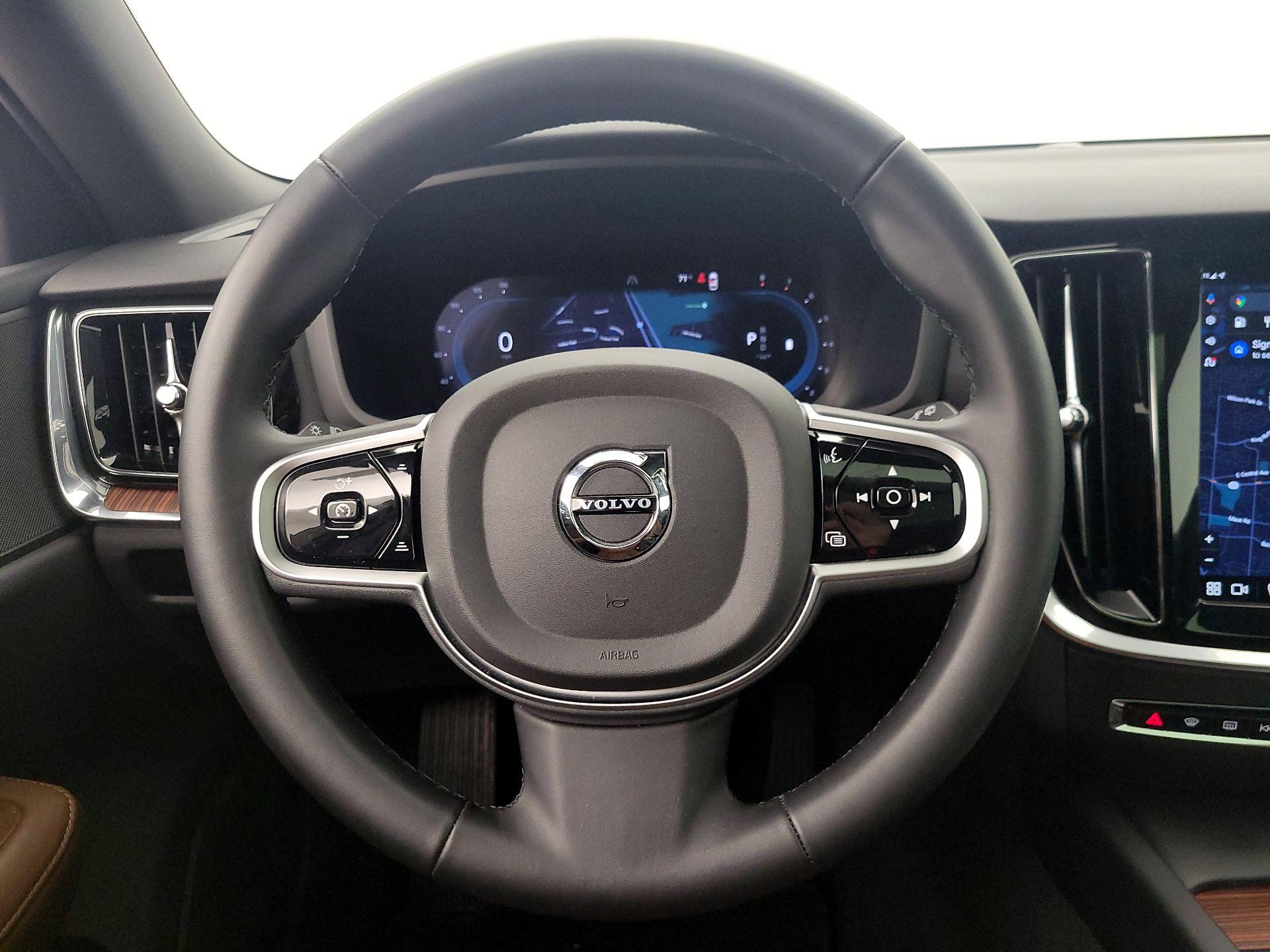 Thumbnail: 2025 Volvo S60 - 10