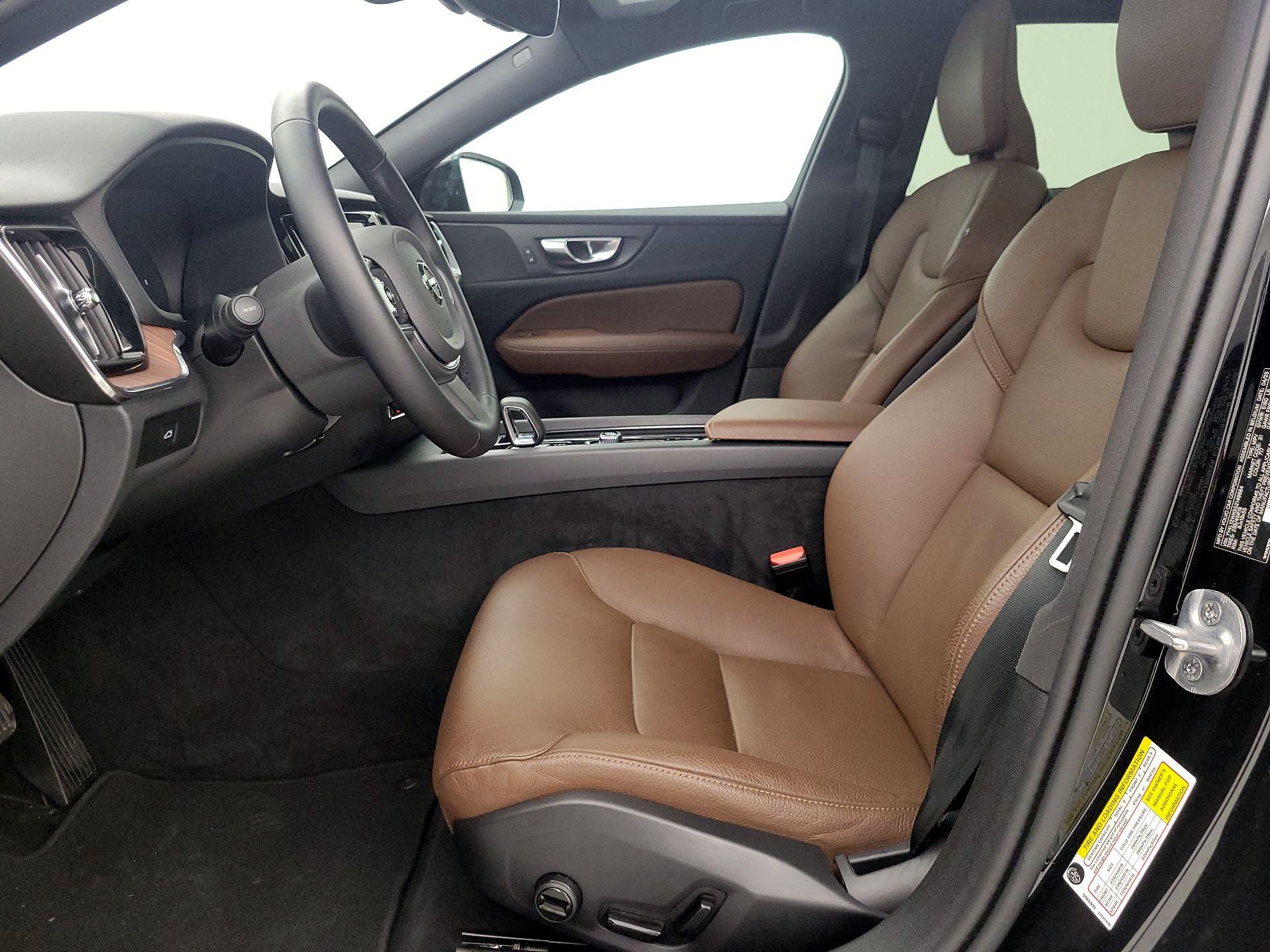 Thumbnail: 2025 Volvo S60 - 11