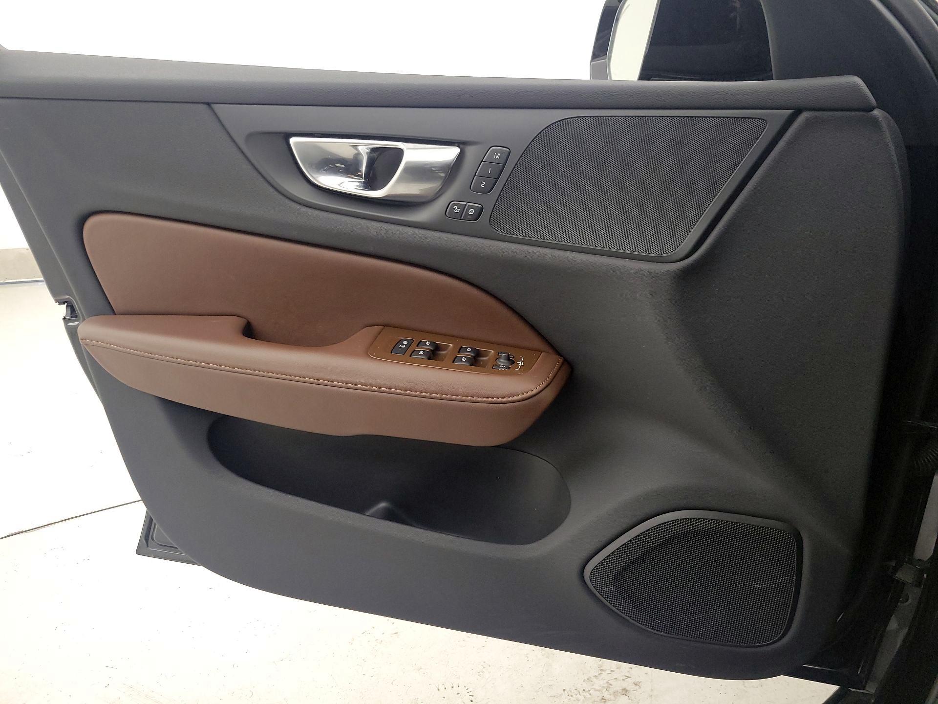 Thumbnail: 2025 Volvo S60 - 12