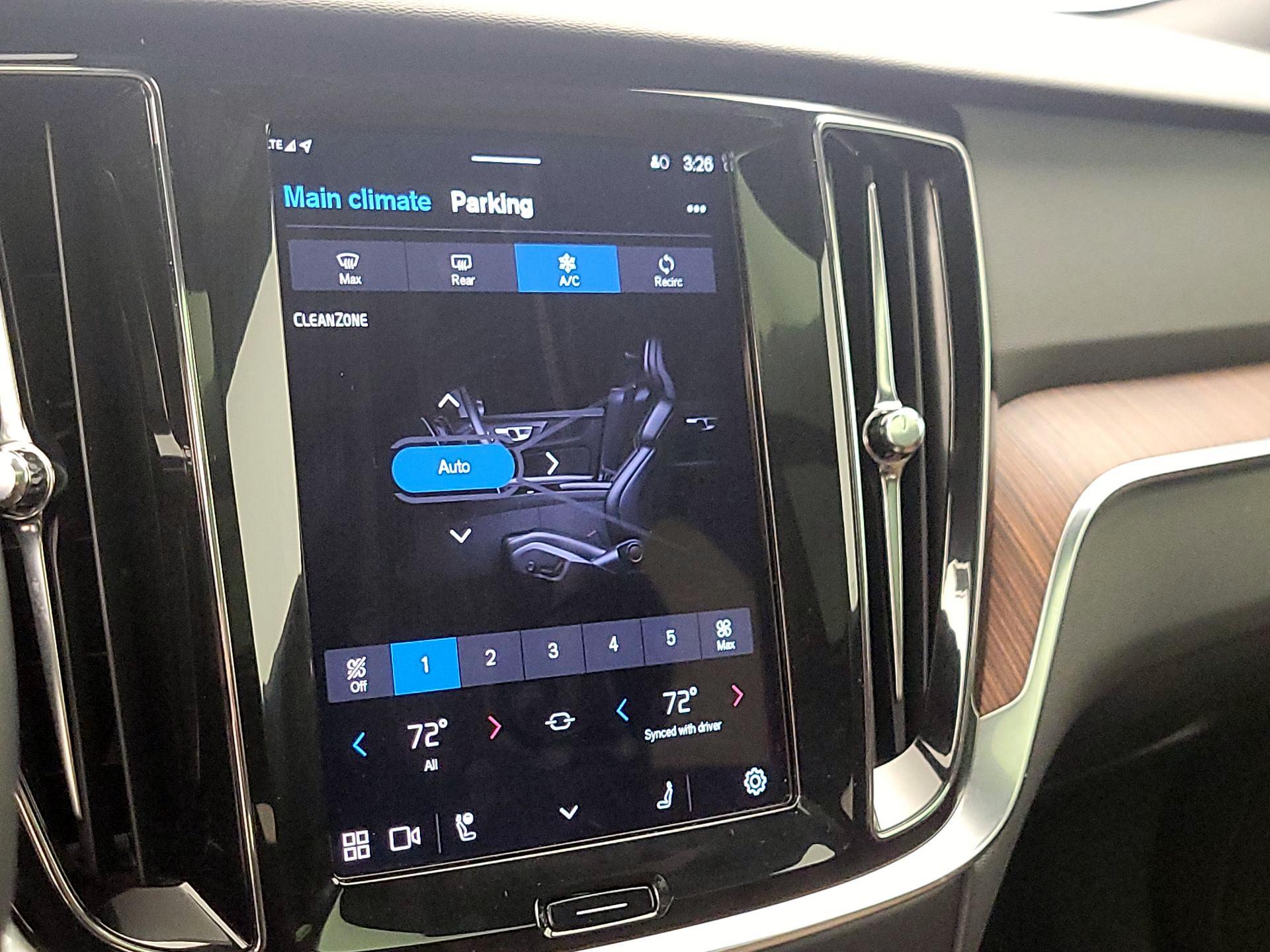 Thumbnail: 2025 Volvo S60 - 17