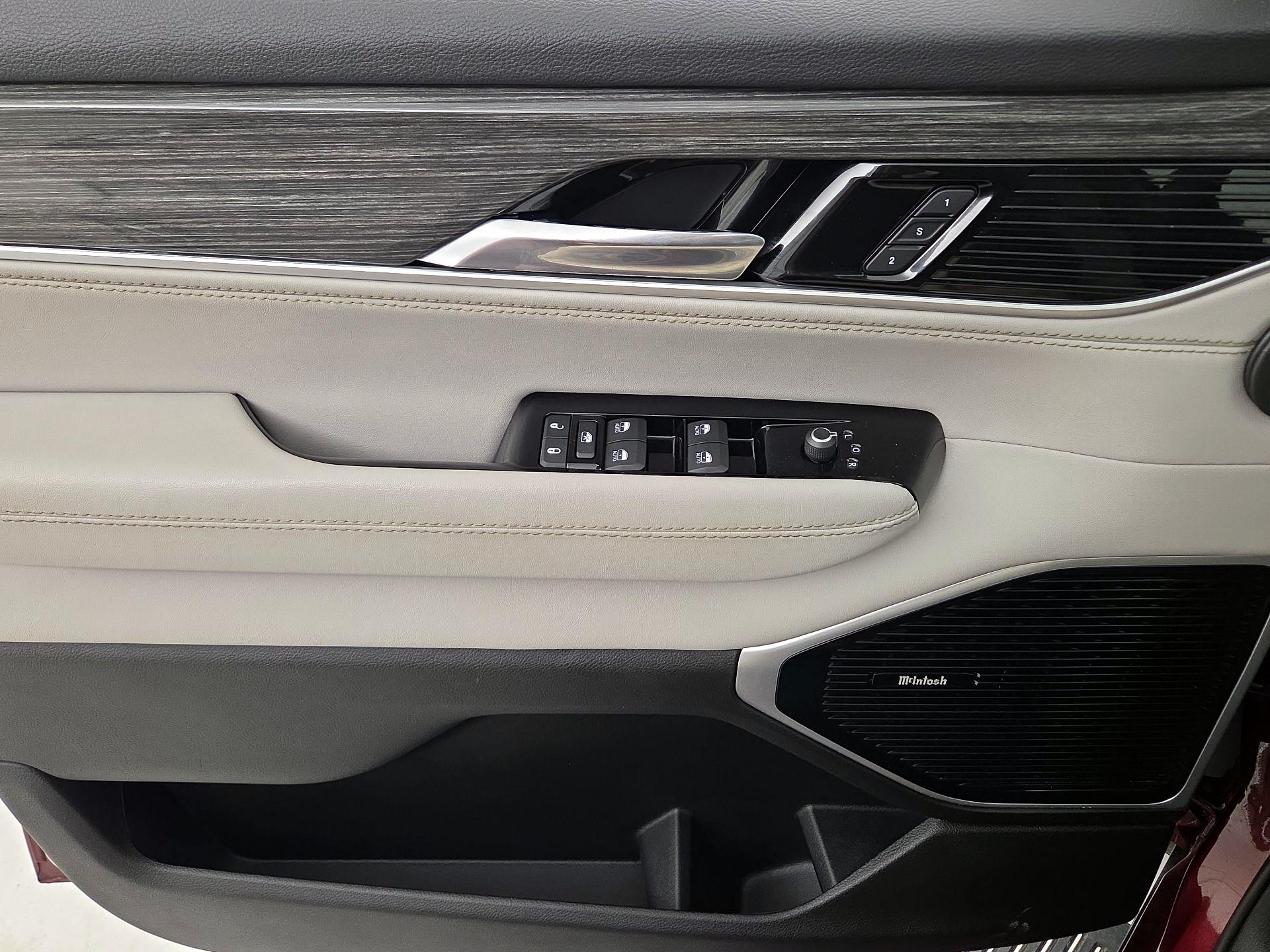 Thumbnail: 2022 Jeep Wagoneer - 12