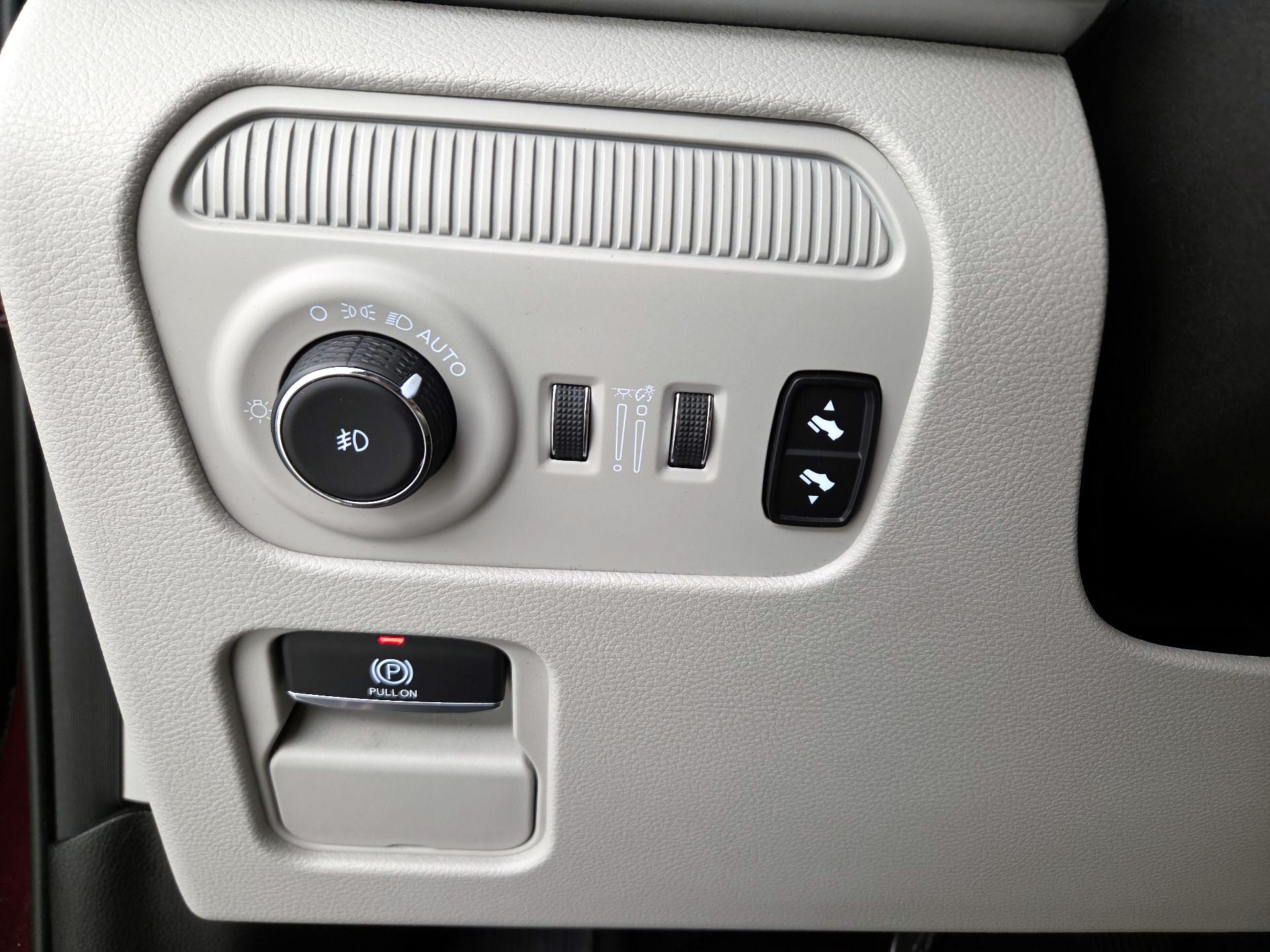 Thumbnail: 2022 Jeep Wagoneer - 13