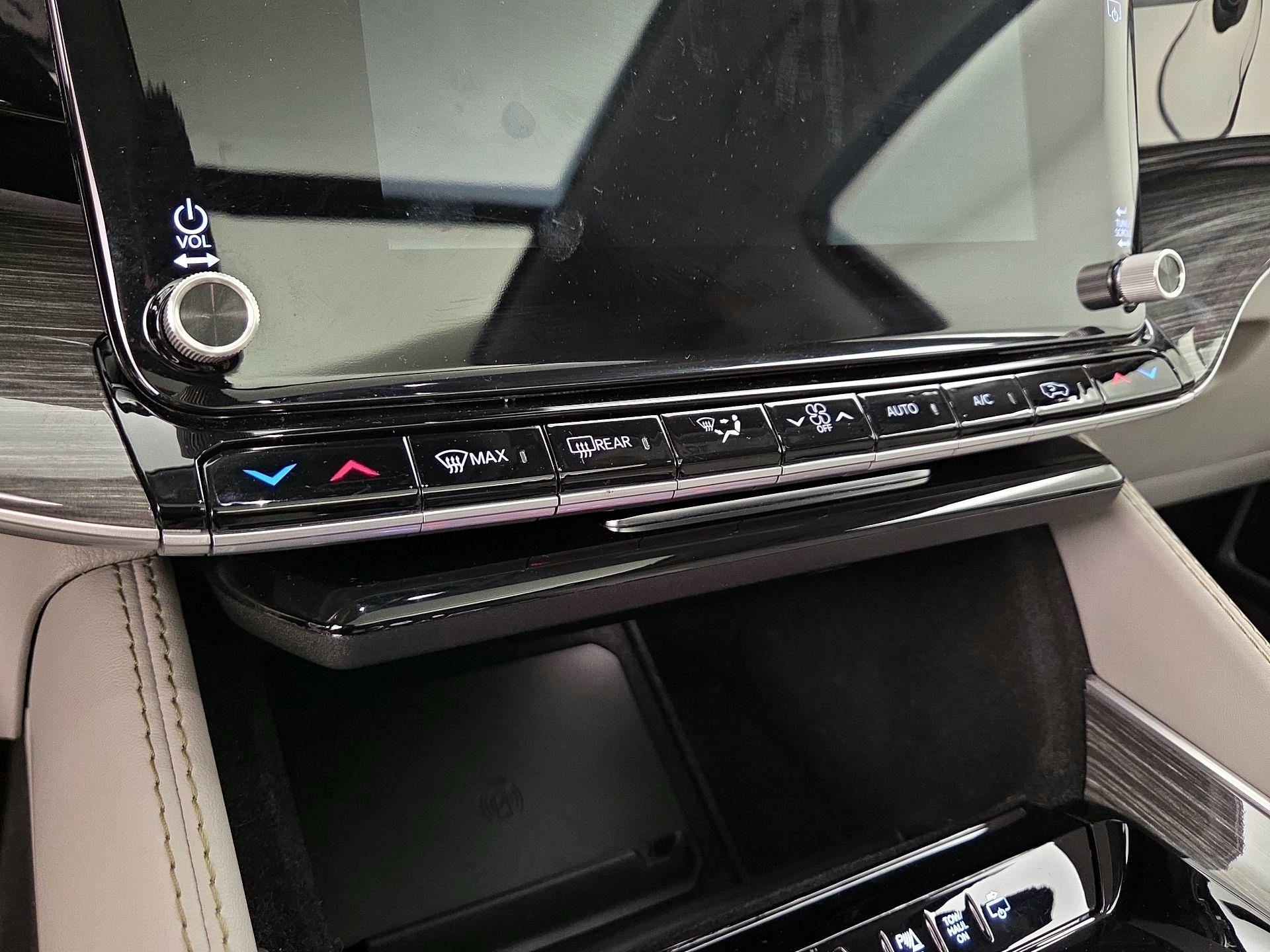 Thumbnail: 2022 Jeep Wagoneer - 17