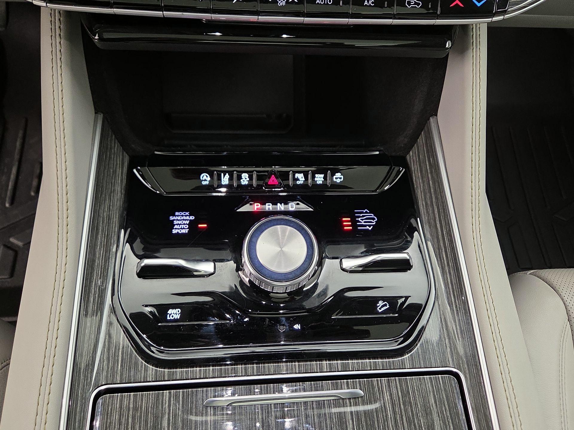 Thumbnail: 2022 Jeep Wagoneer - 18