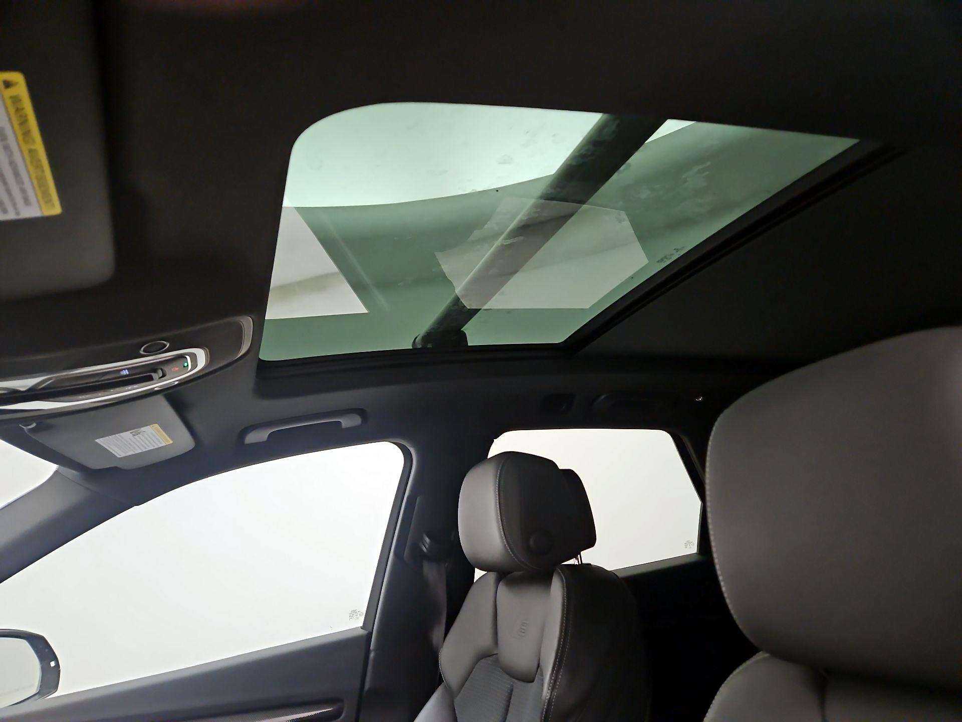 Thumbnail: 2022 Audi SQ5 - 20