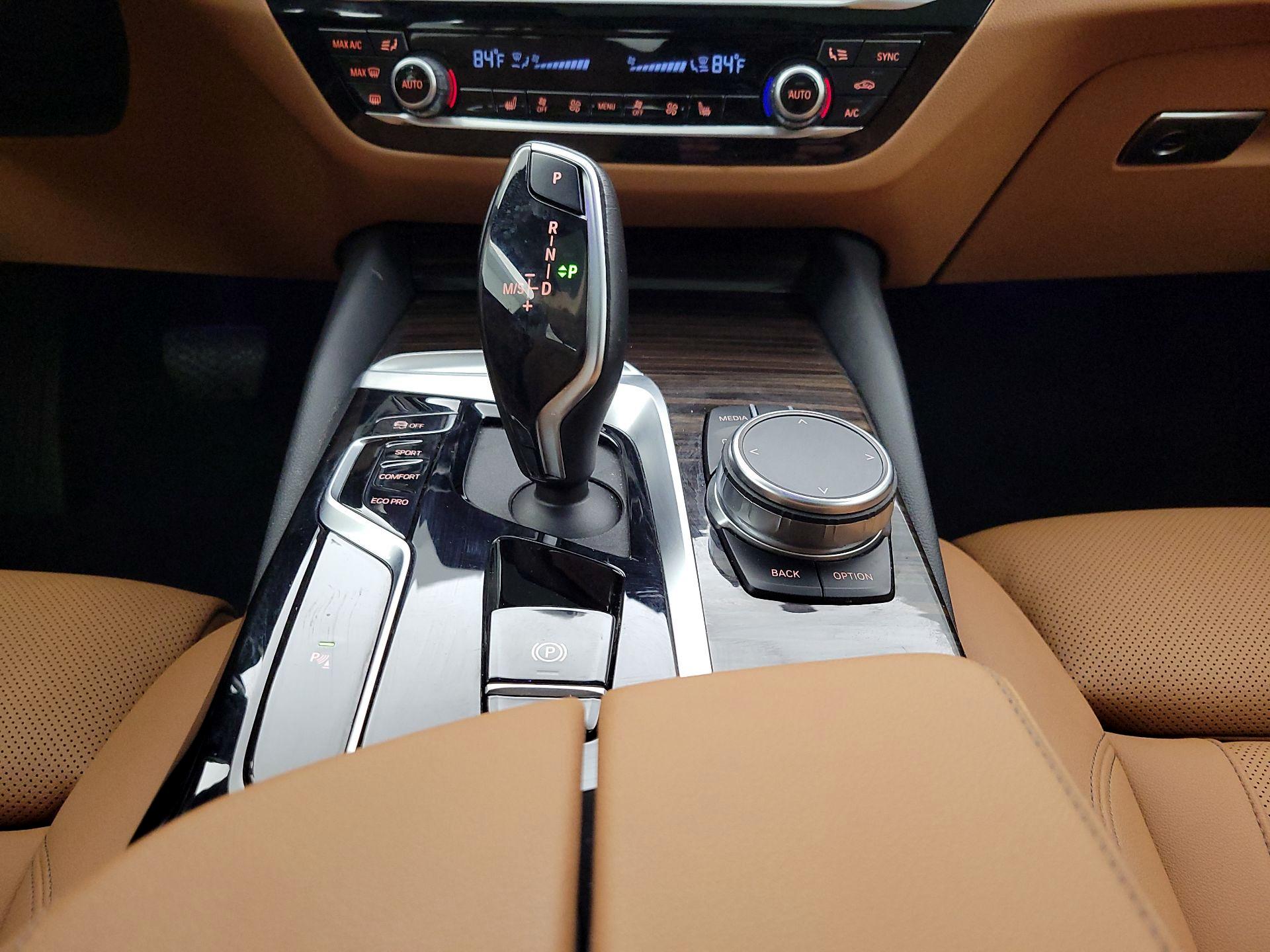 Thumbnail: 2023 BMW 5 Series - 18