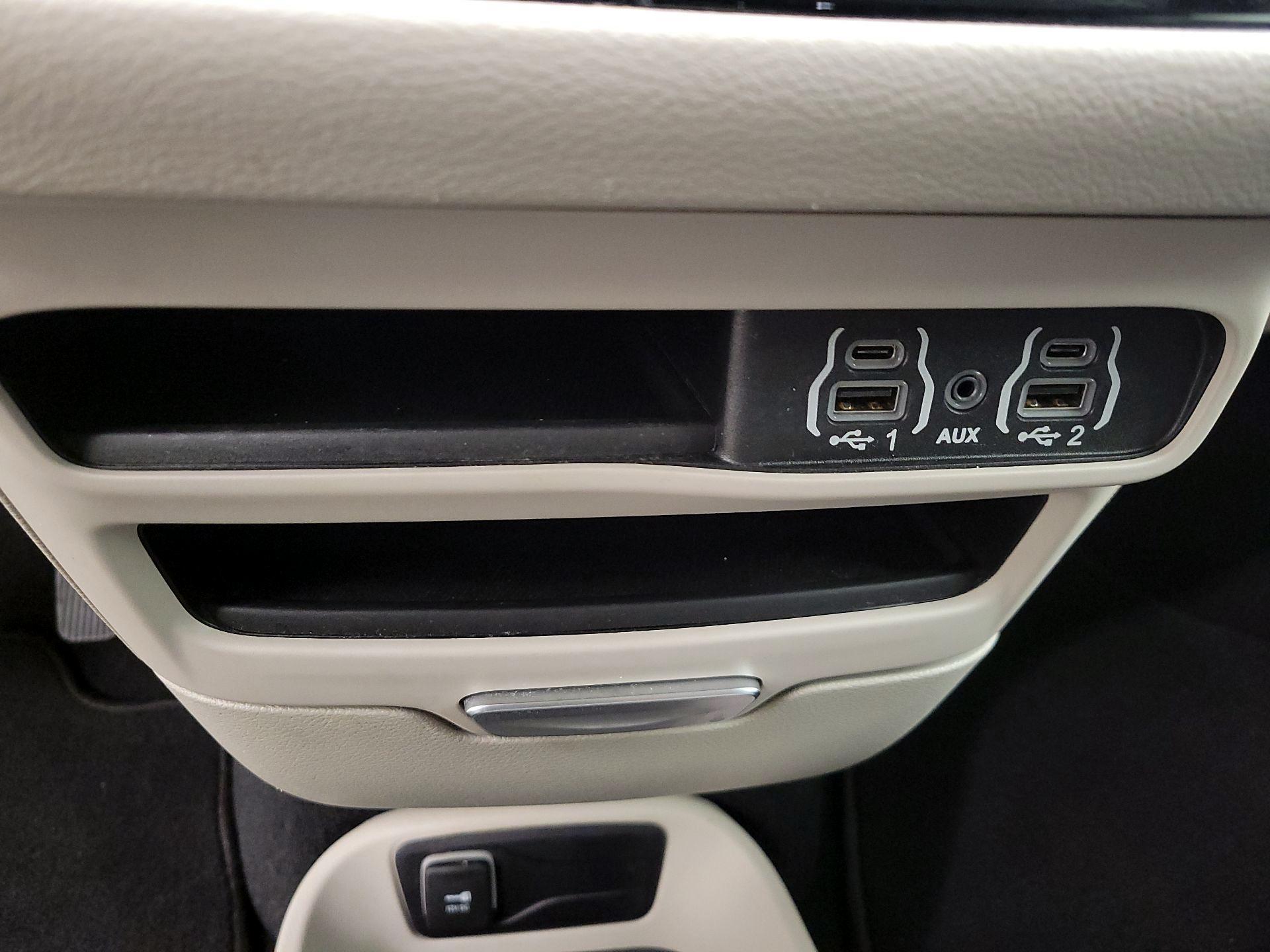 Thumbnail: 2024 Chrysler Pacifica - 18