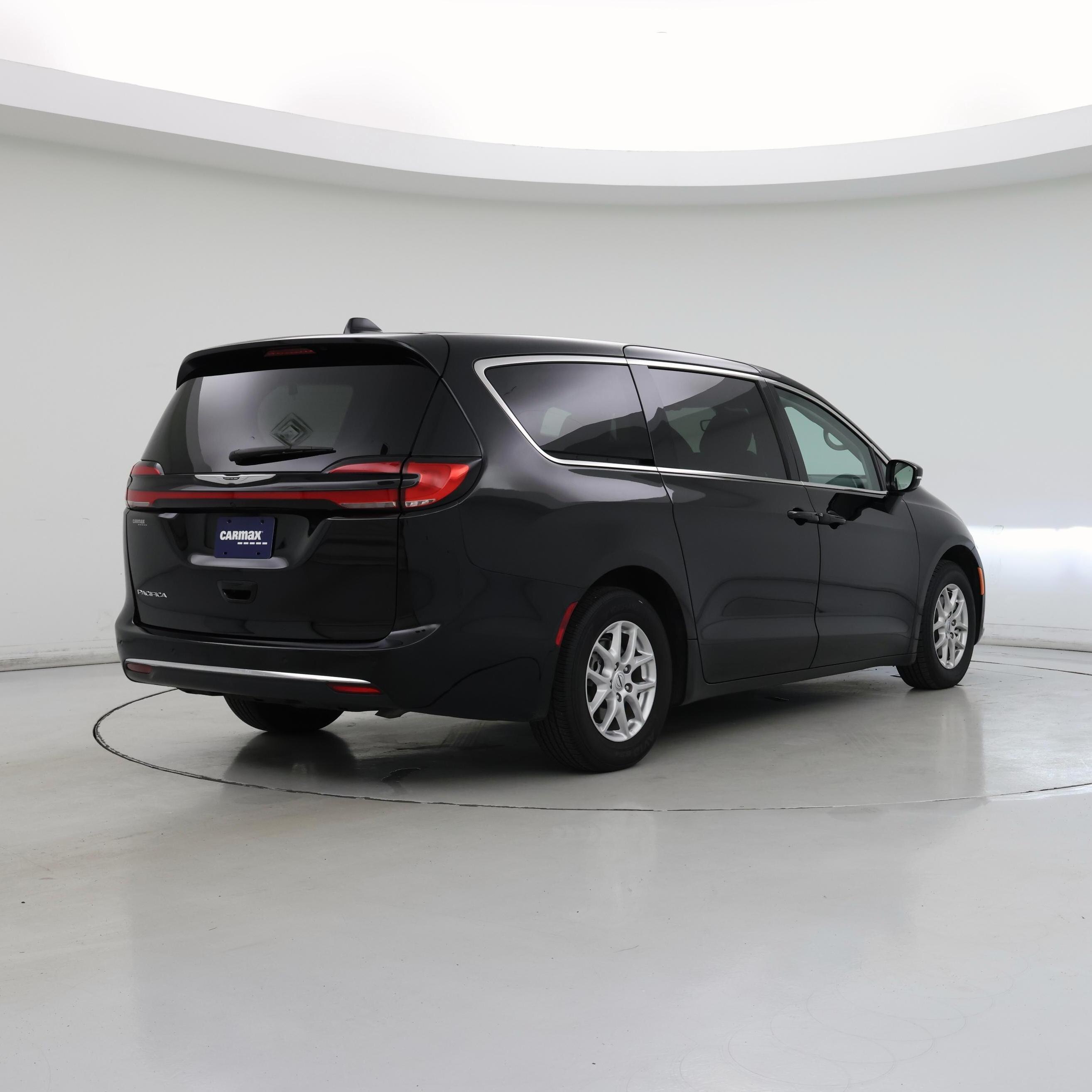 Thumbnail: 2024 Chrysler Pacifica - 8