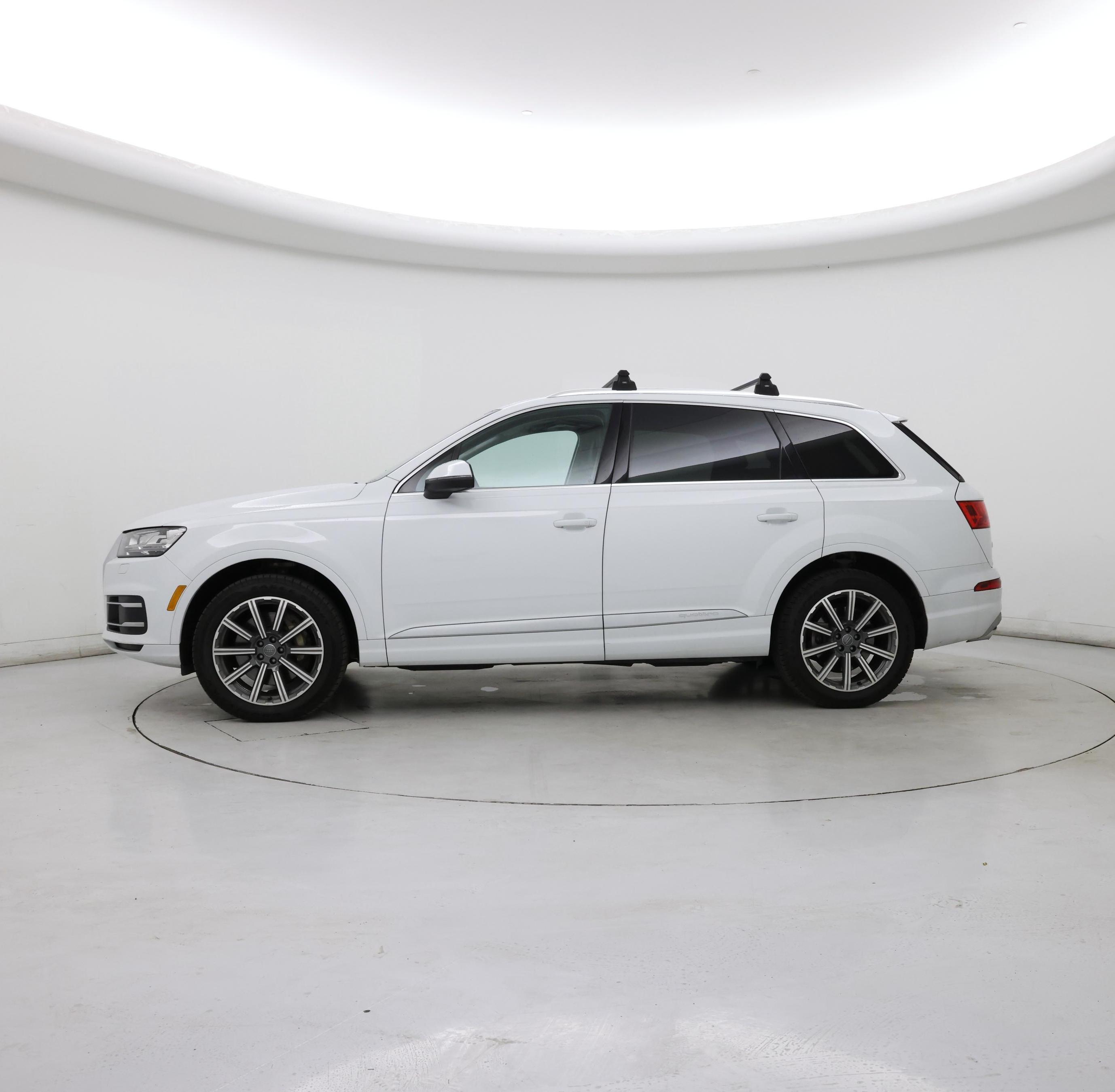 Thumbnail: 2019 Audi Q7 - 3