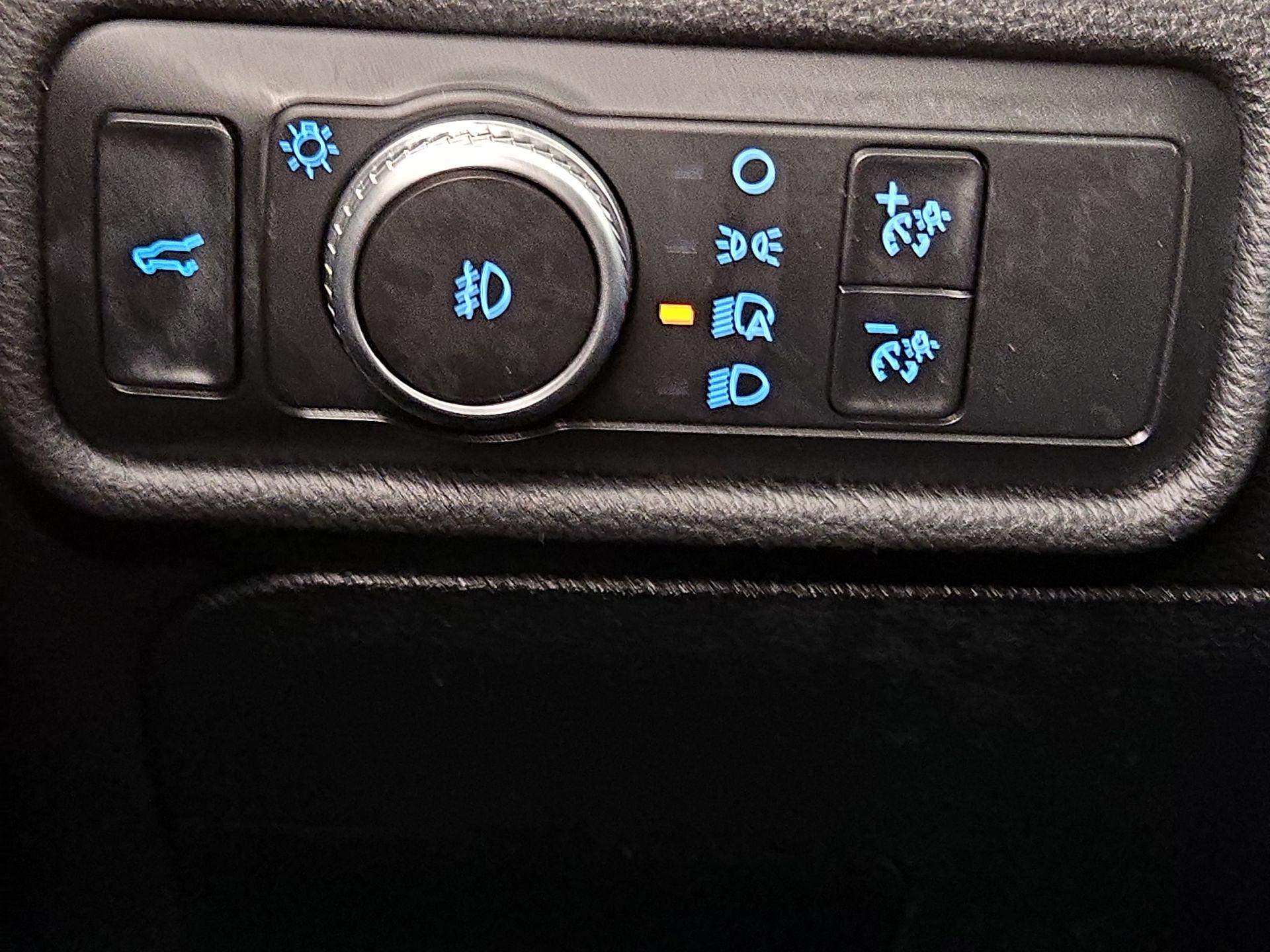 Thumbnail: 2020 Ford Explorer - 13