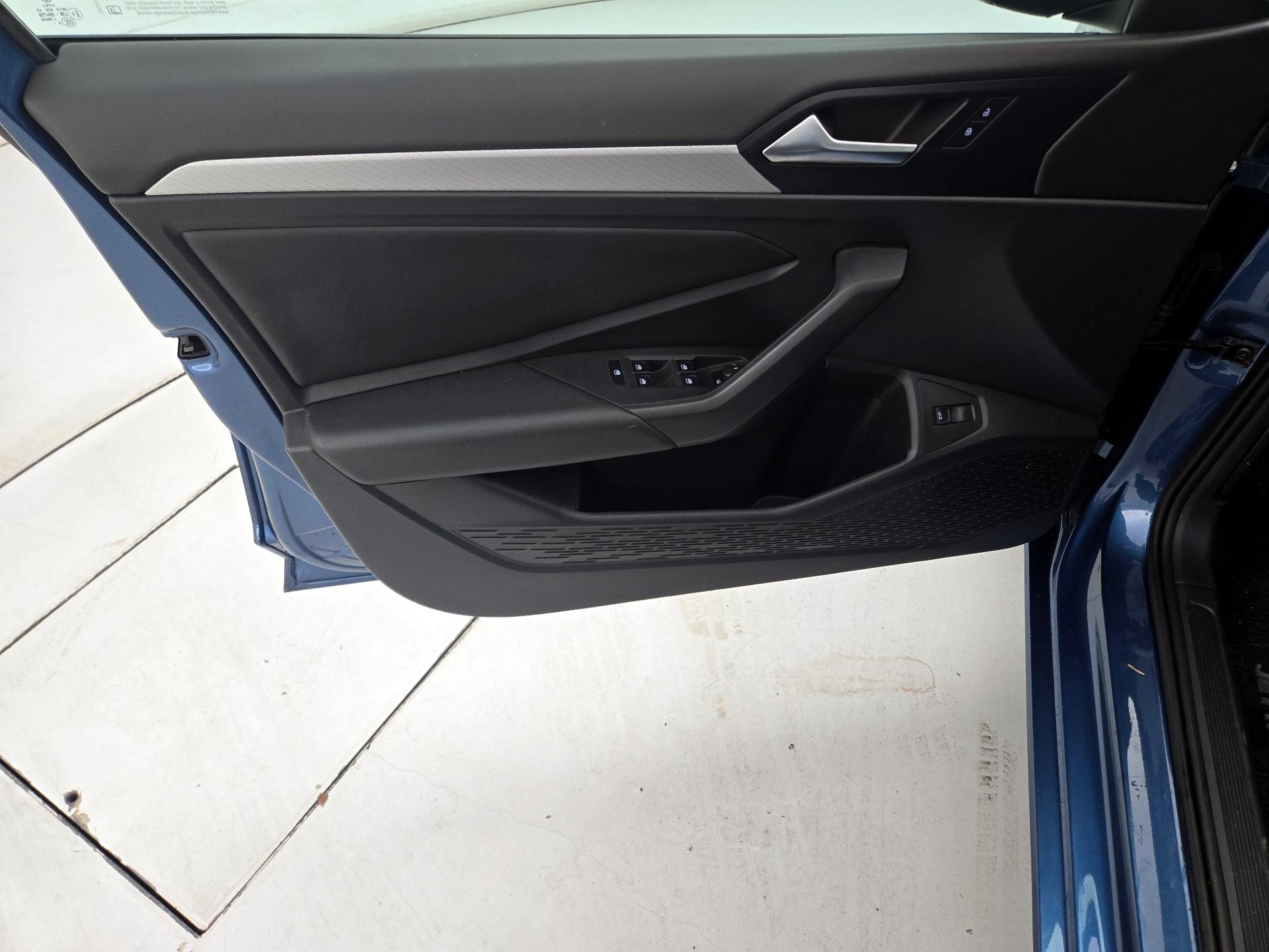 Thumbnail: 2019 Volkswagen Jetta - 12