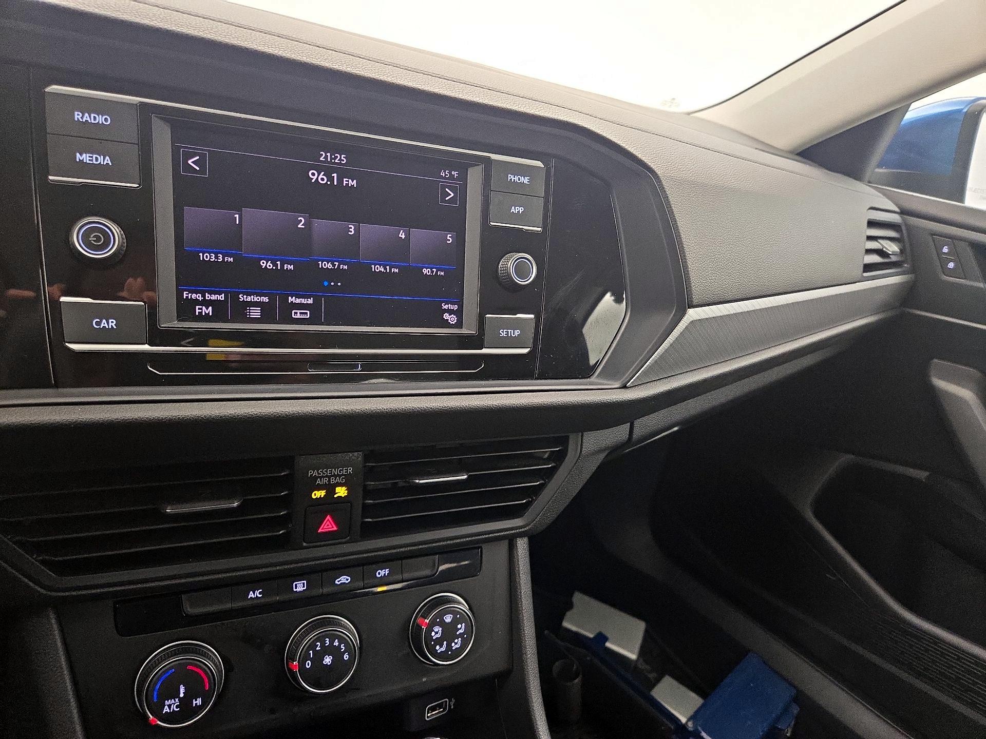 Thumbnail: 2019 Volkswagen Jetta - 15