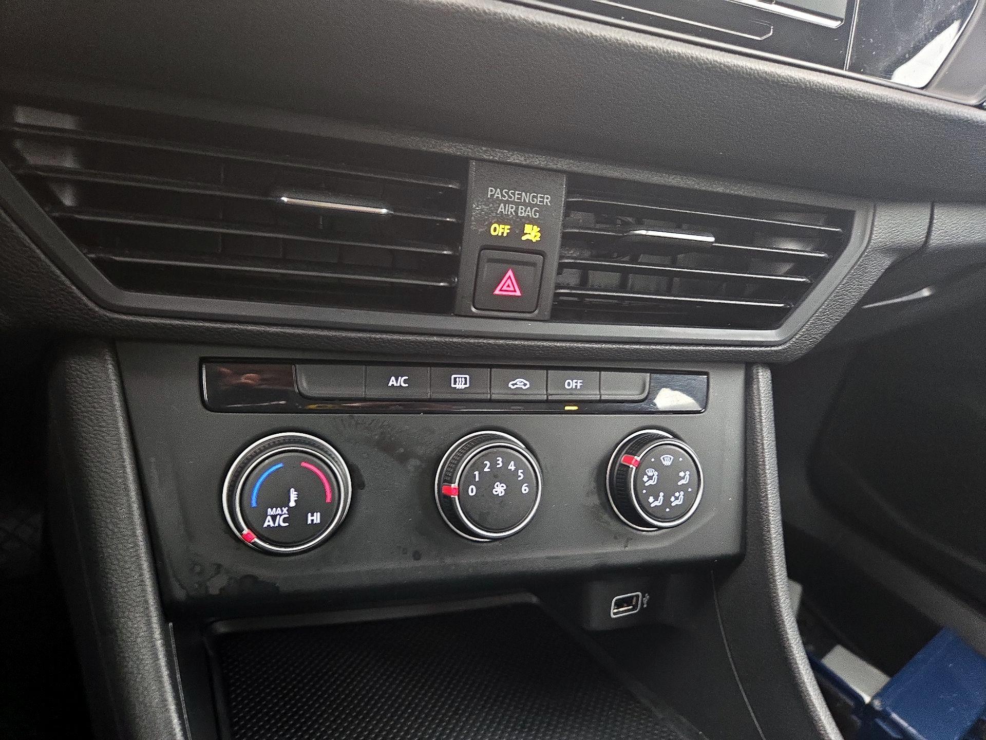 Thumbnail: 2019 Volkswagen Jetta - 16