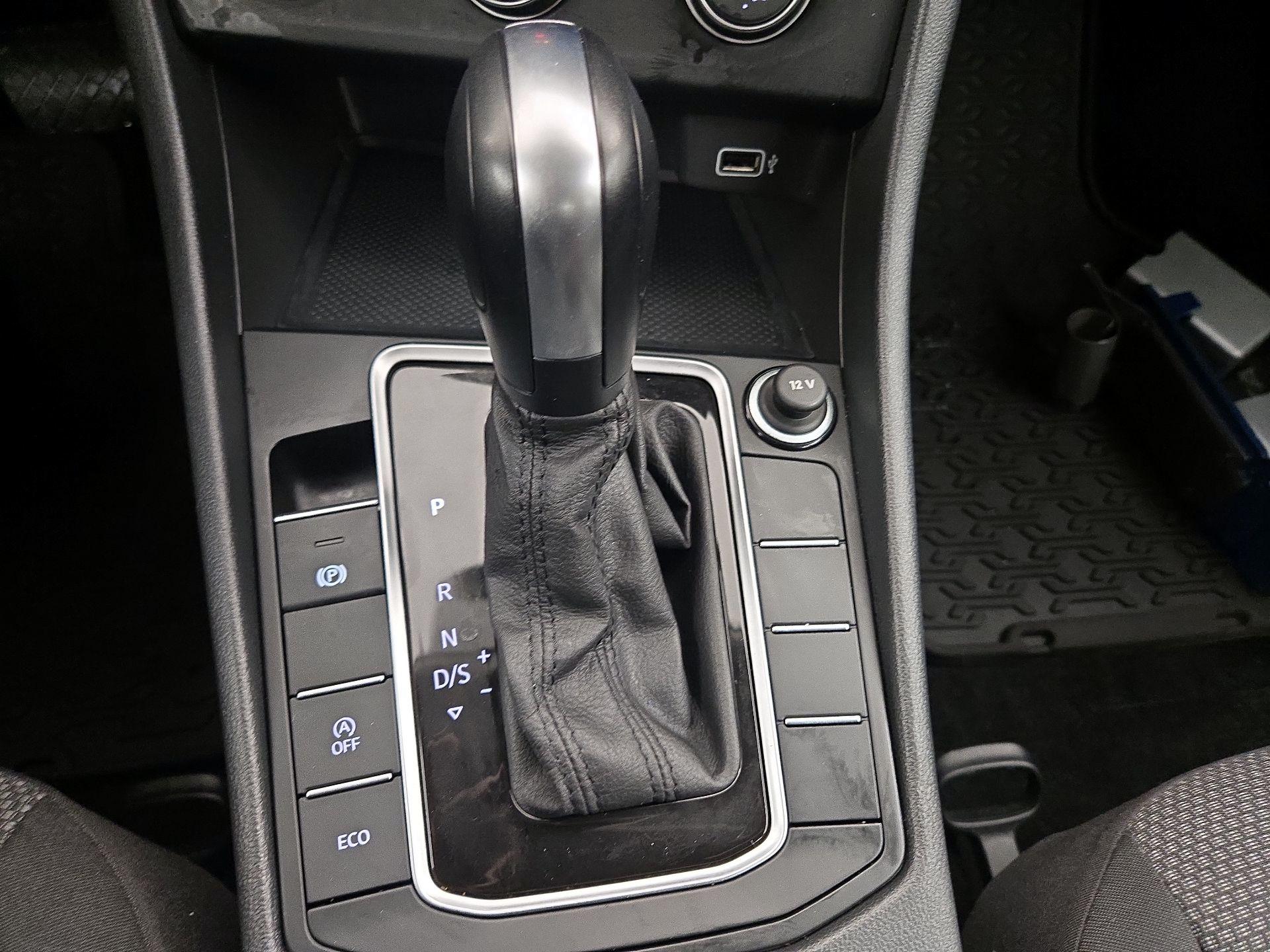 Thumbnail: 2019 Volkswagen Jetta - 17