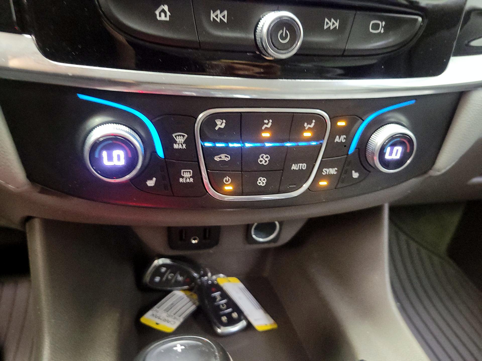 Thumbnail: 2020 Chevrolet Traverse - 17
