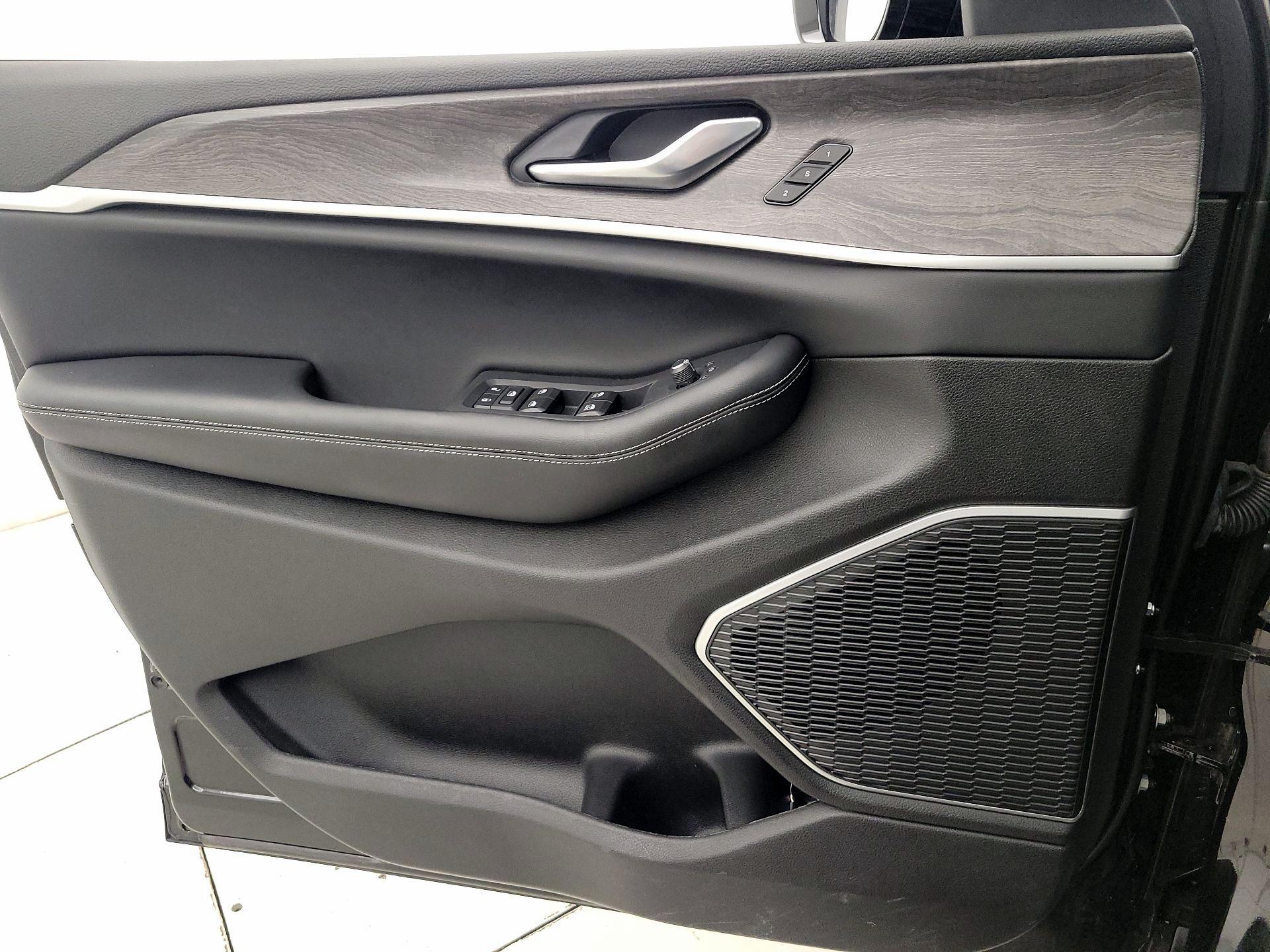 Thumbnail: 2022 Jeep Grand Cherokee - 12