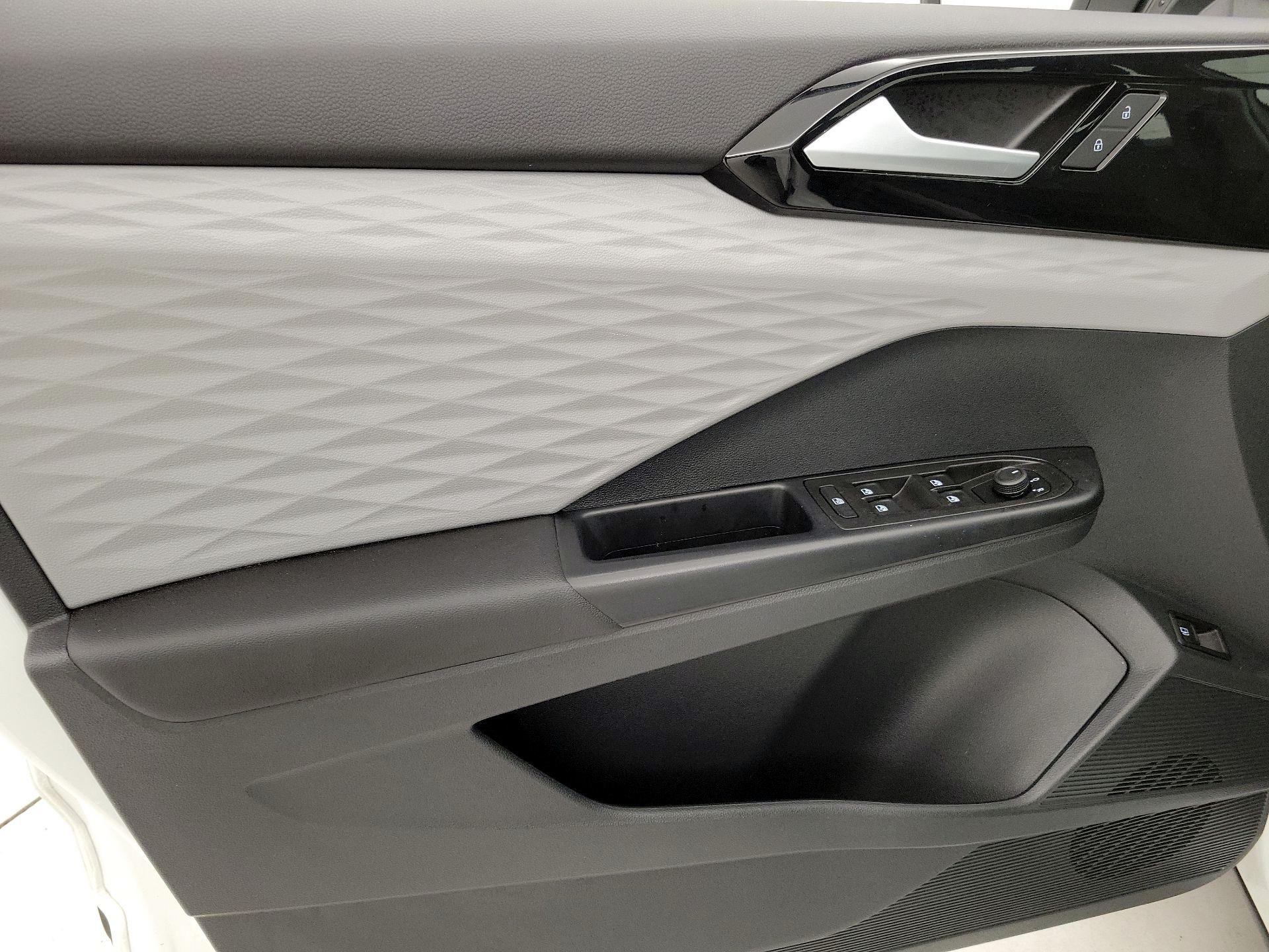 Thumbnail: 2023 Volkswagen Taos - 12