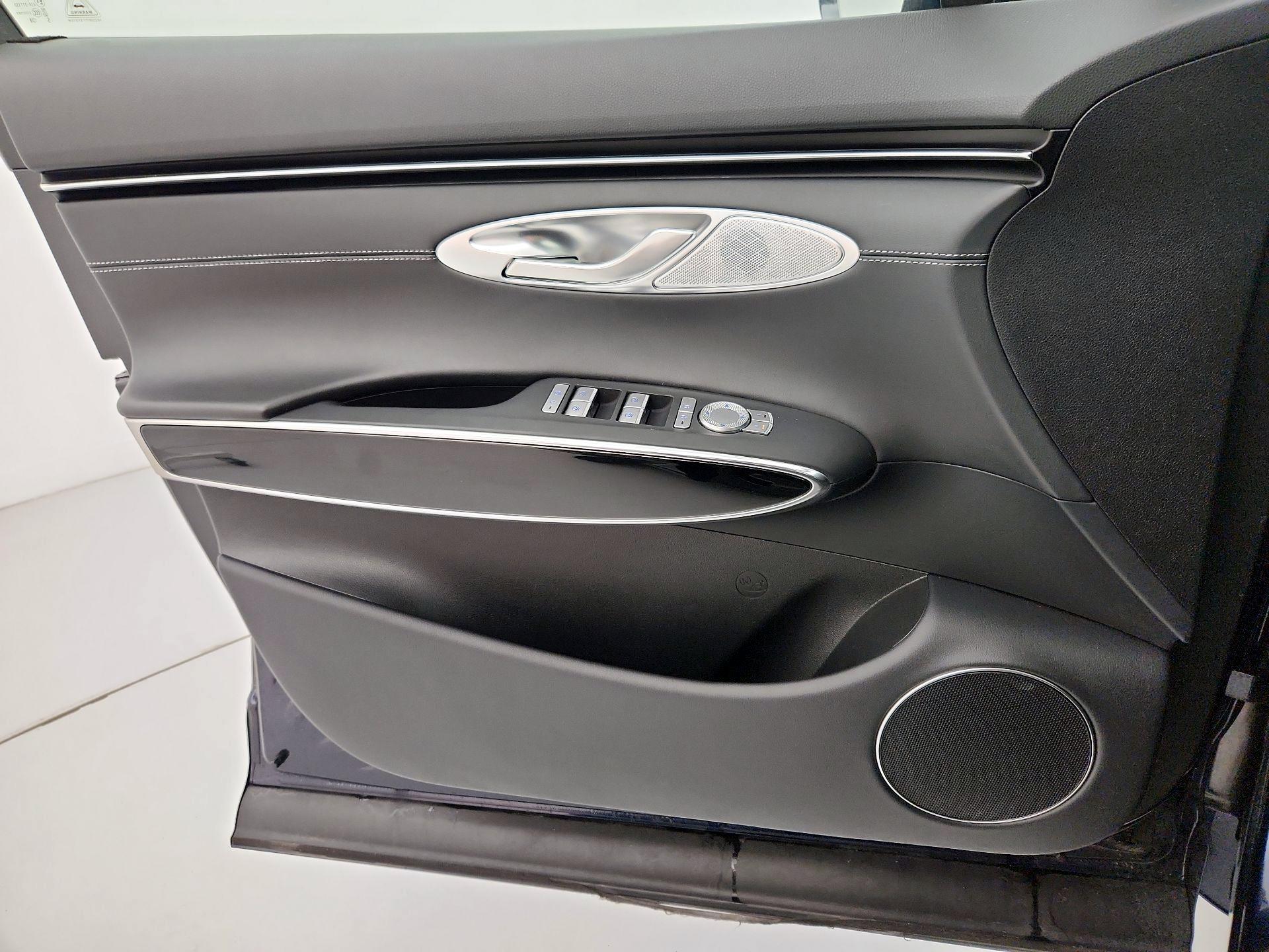 Thumbnail: 2025 Genesis GV70 - 12