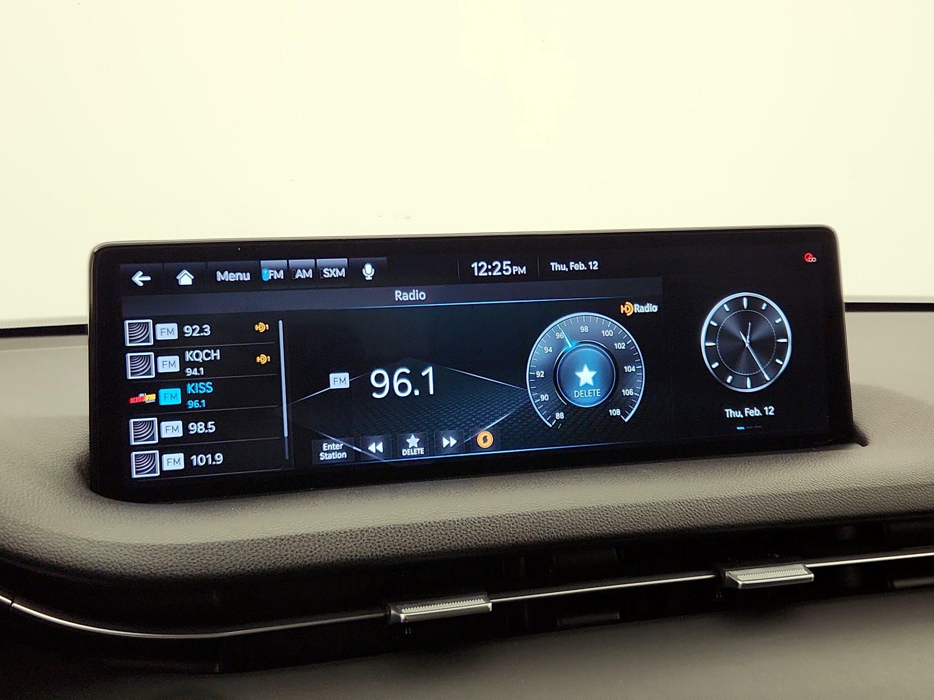 Thumbnail: 2025 Genesis GV70 - 16