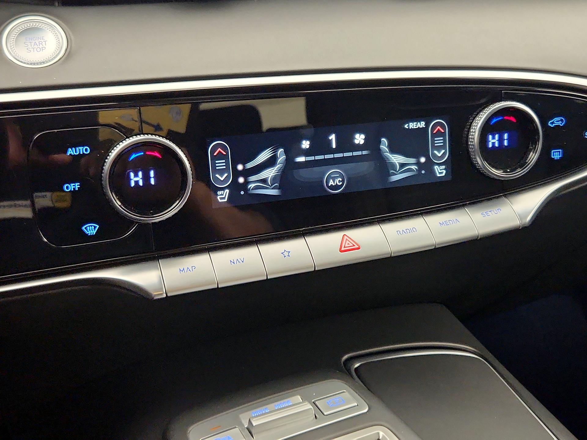 Thumbnail: 2025 Genesis GV70 - 17