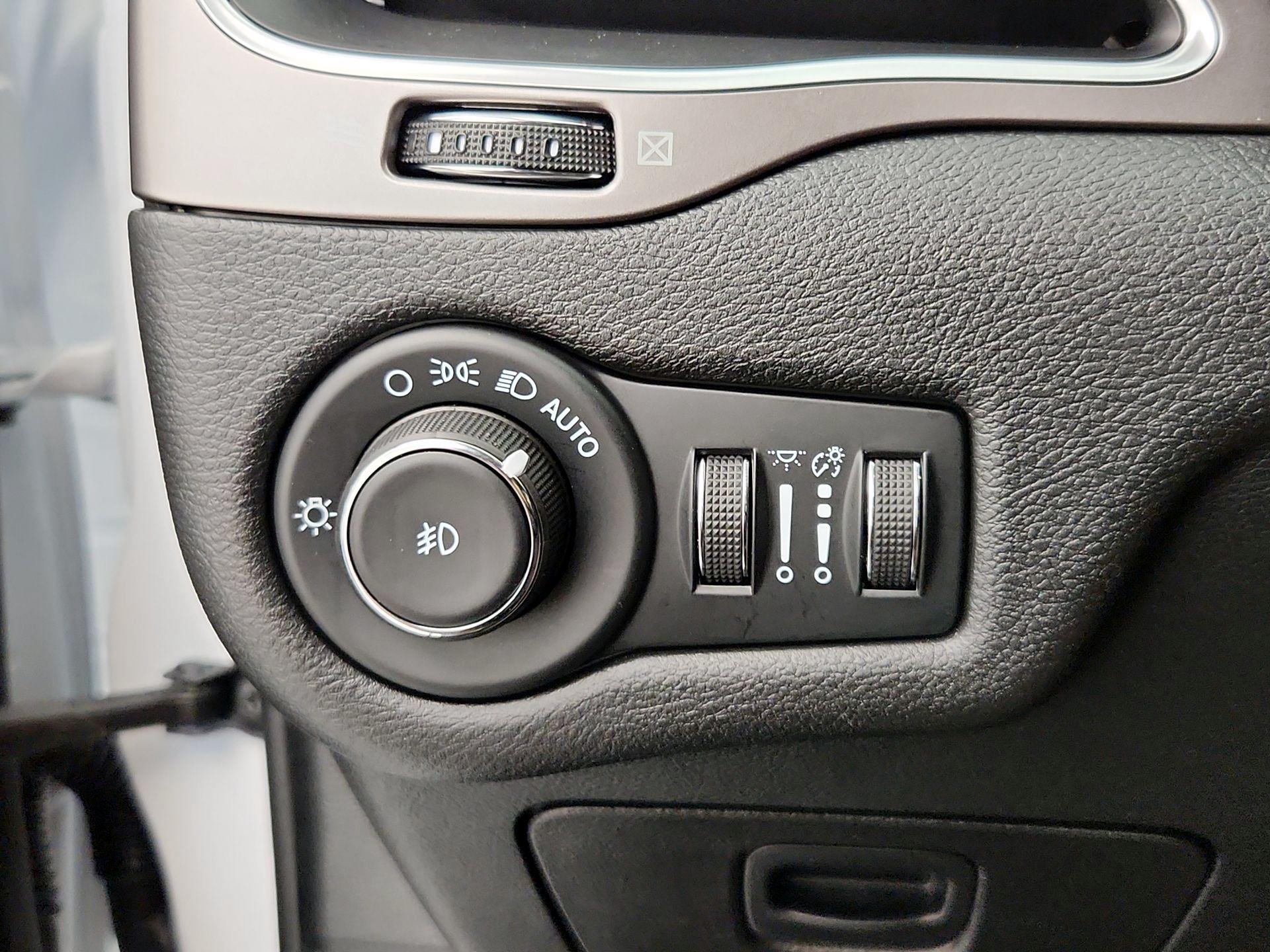 Thumbnail: 2022 Jeep Cherokee - 13