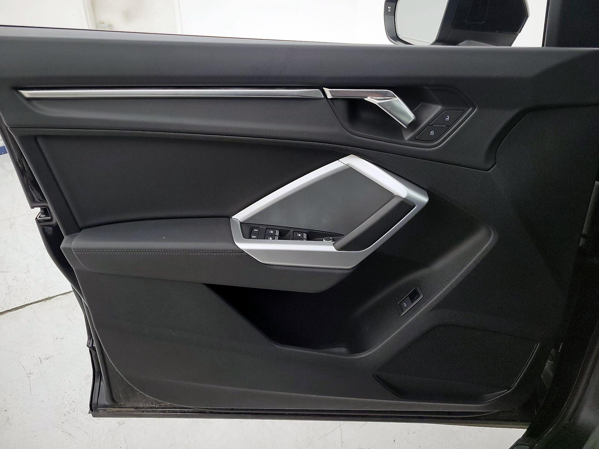 Thumbnail: 2025 Audi Q3 - 12