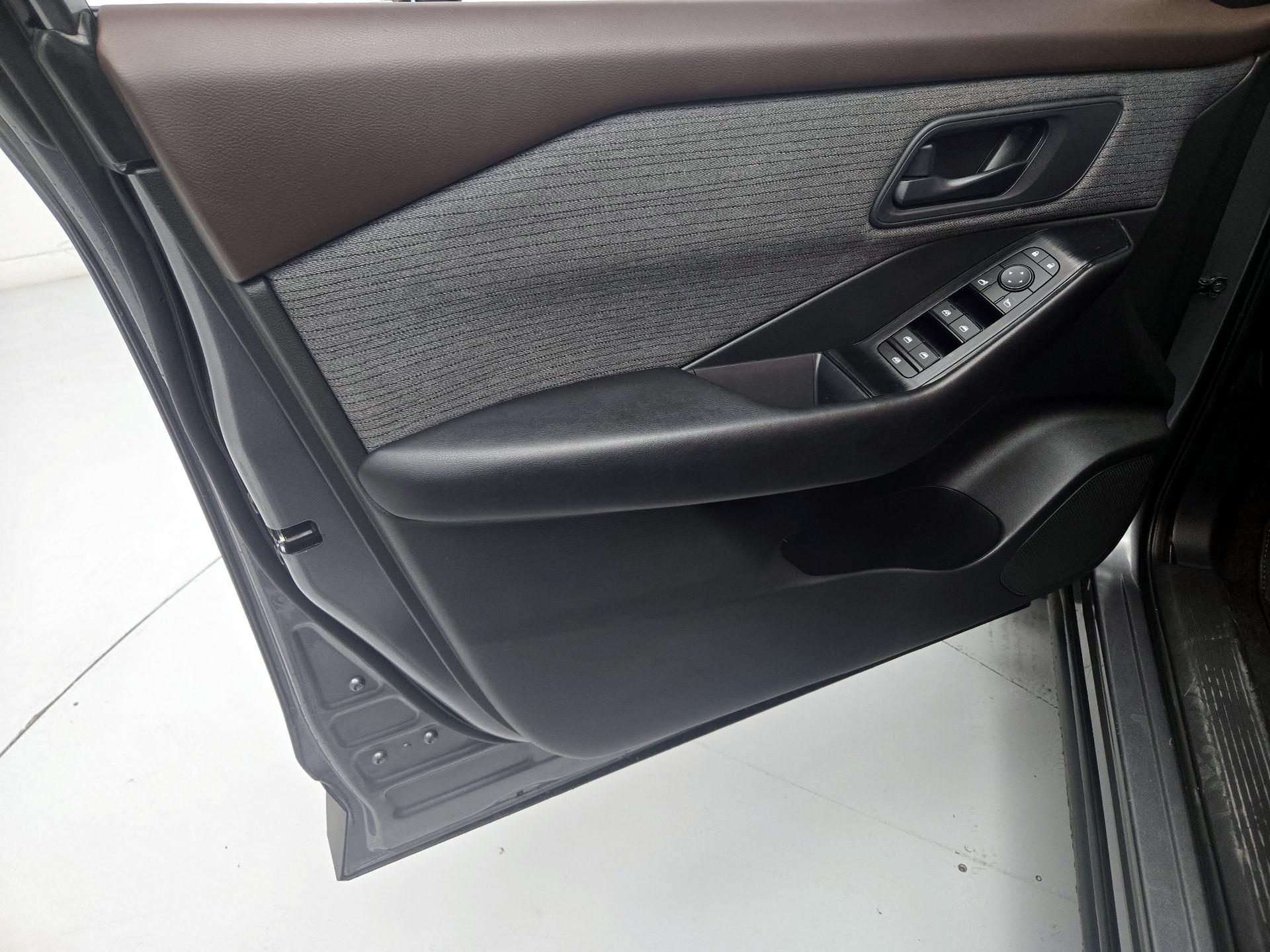 Thumbnail: 2023 Nissan Rogue - 12