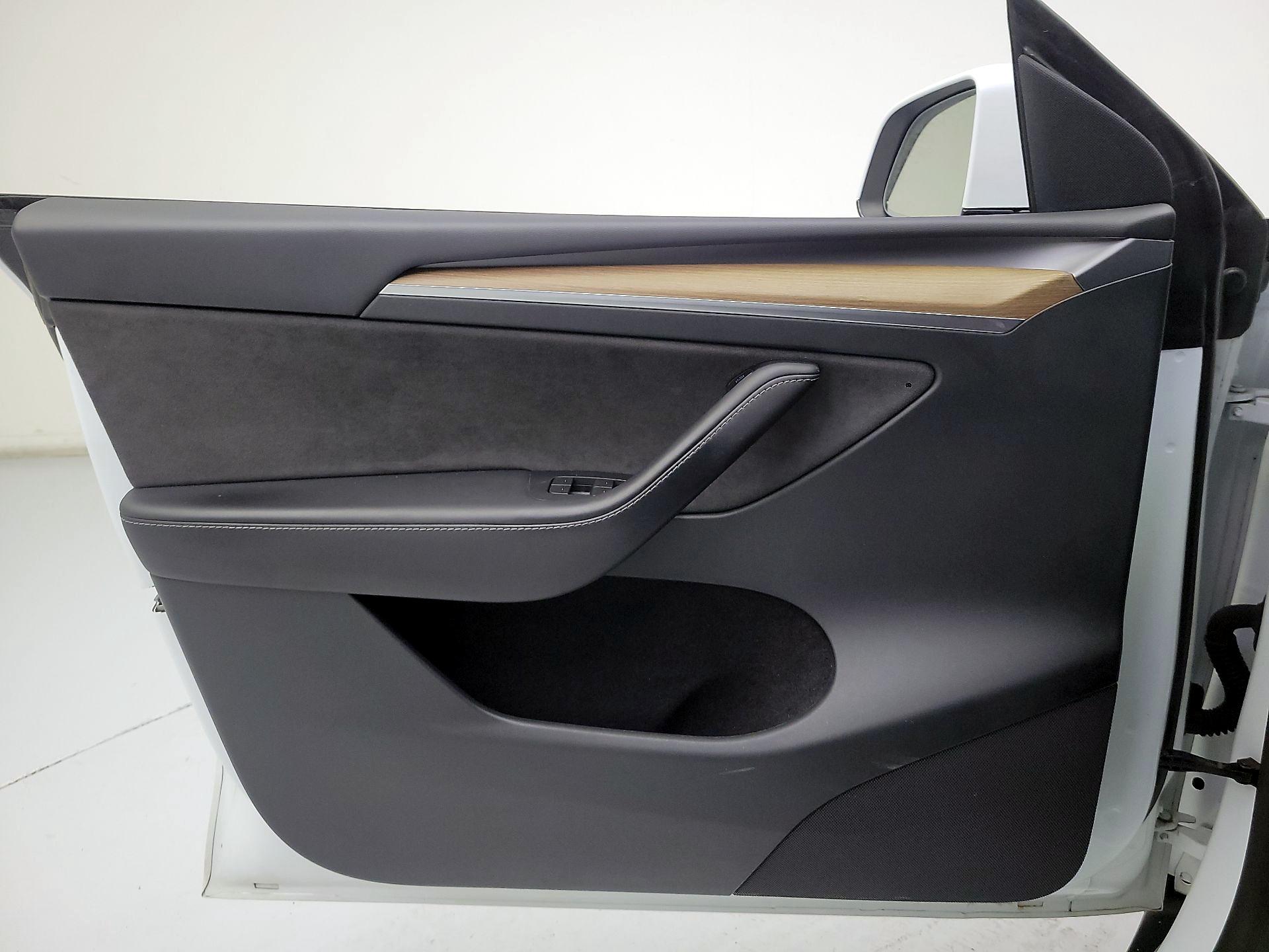 Thumbnail: 2023 Tesla Model Y - 10