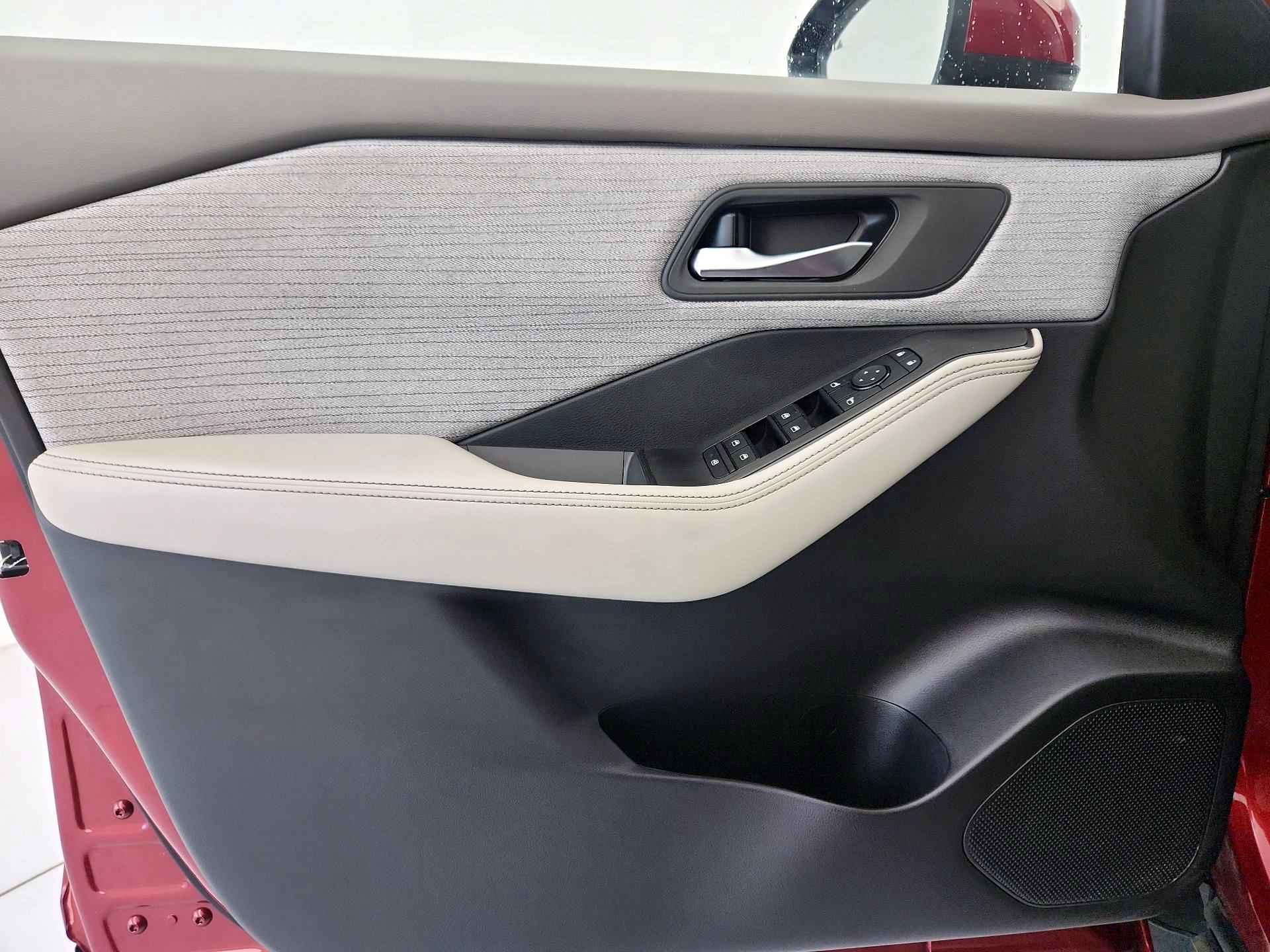 Thumbnail: 2023 Nissan Rogue - 12