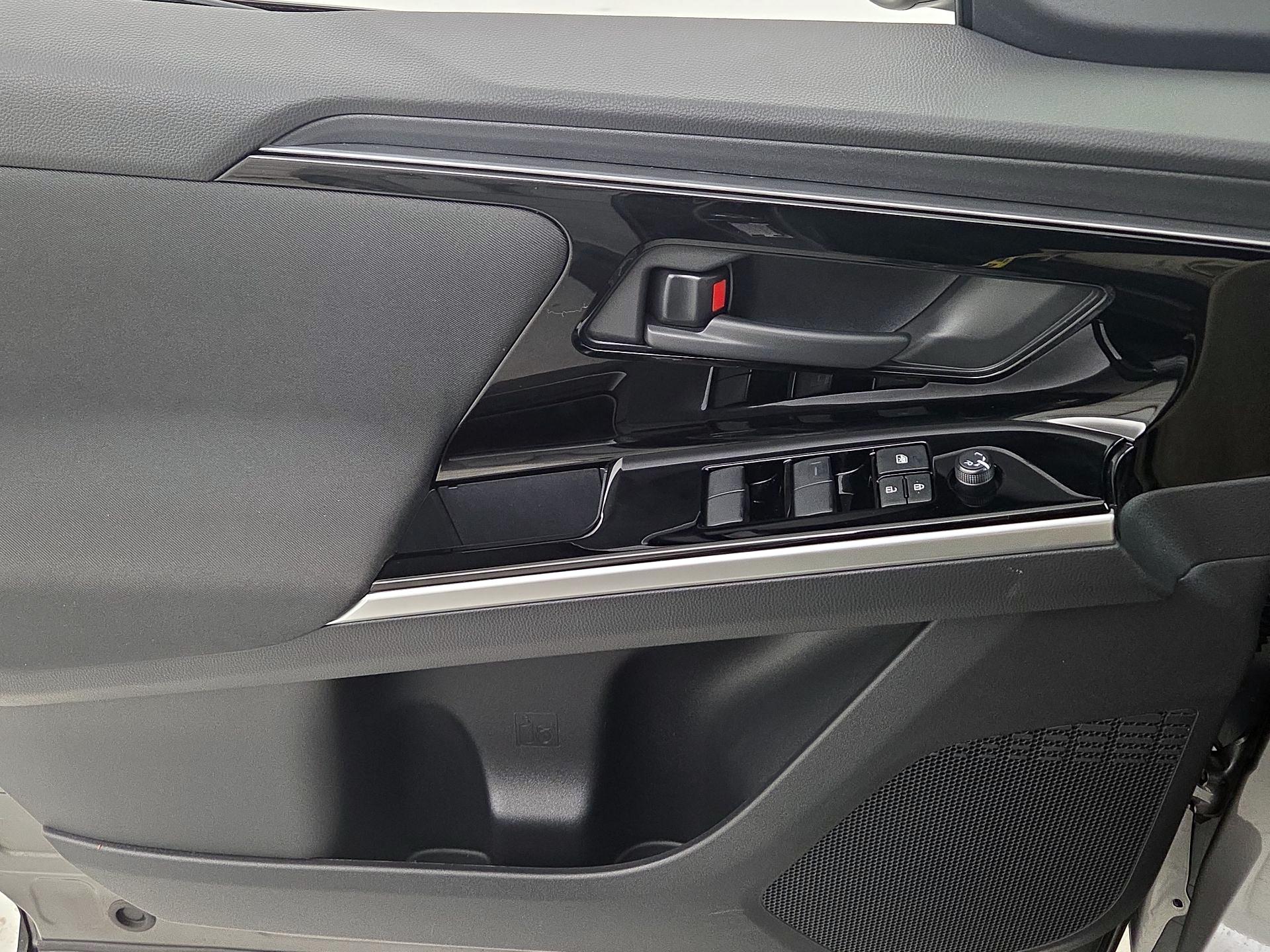 Thumbnail: 2025 Subaru Solterra - 12