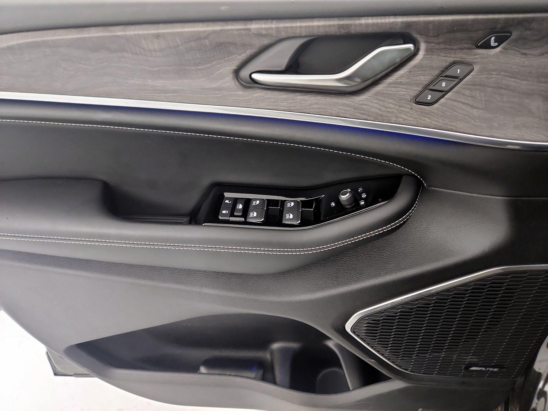 Thumbnail: 2024 Jeep Grand Cherokee L - 12