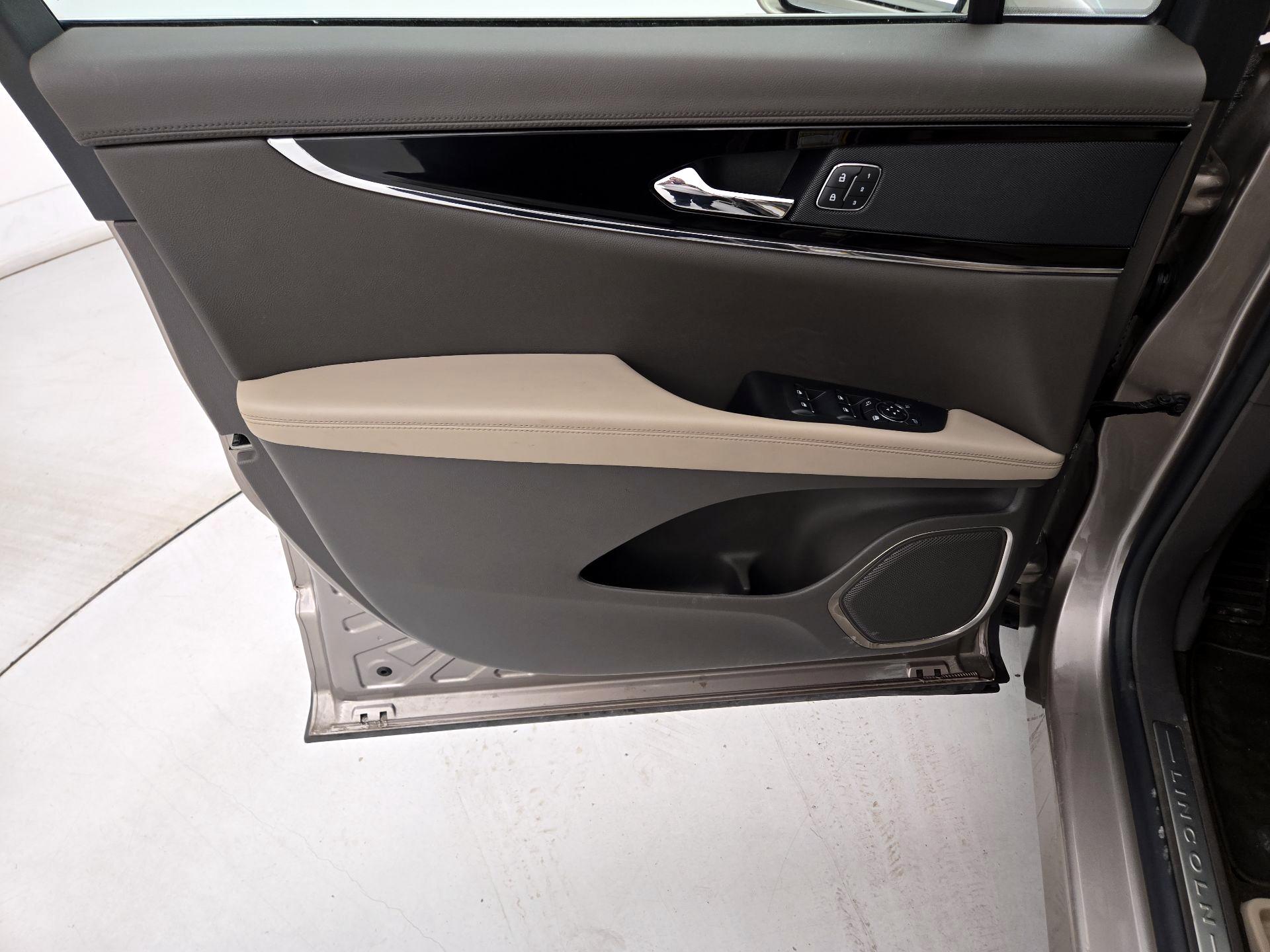 Thumbnail: 2021 Lincoln Nautilus - 12