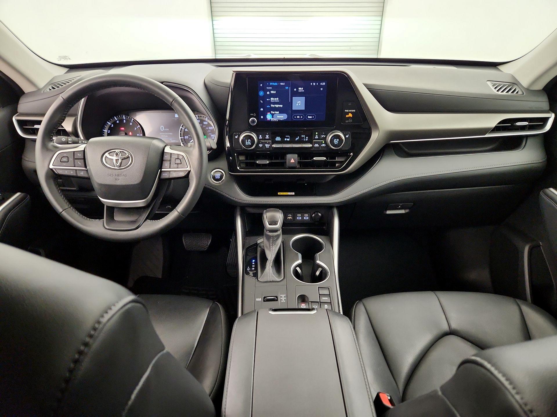 Thumbnail: 2023 Toyota Highlander - 9